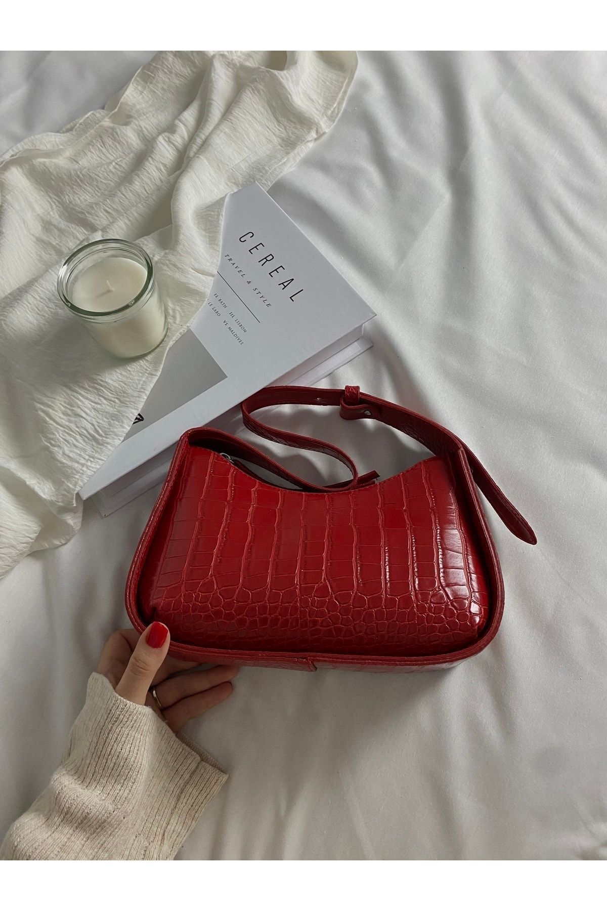 ELFCO Women s Crocodile Patterned Red Baguette Bag Trendyol