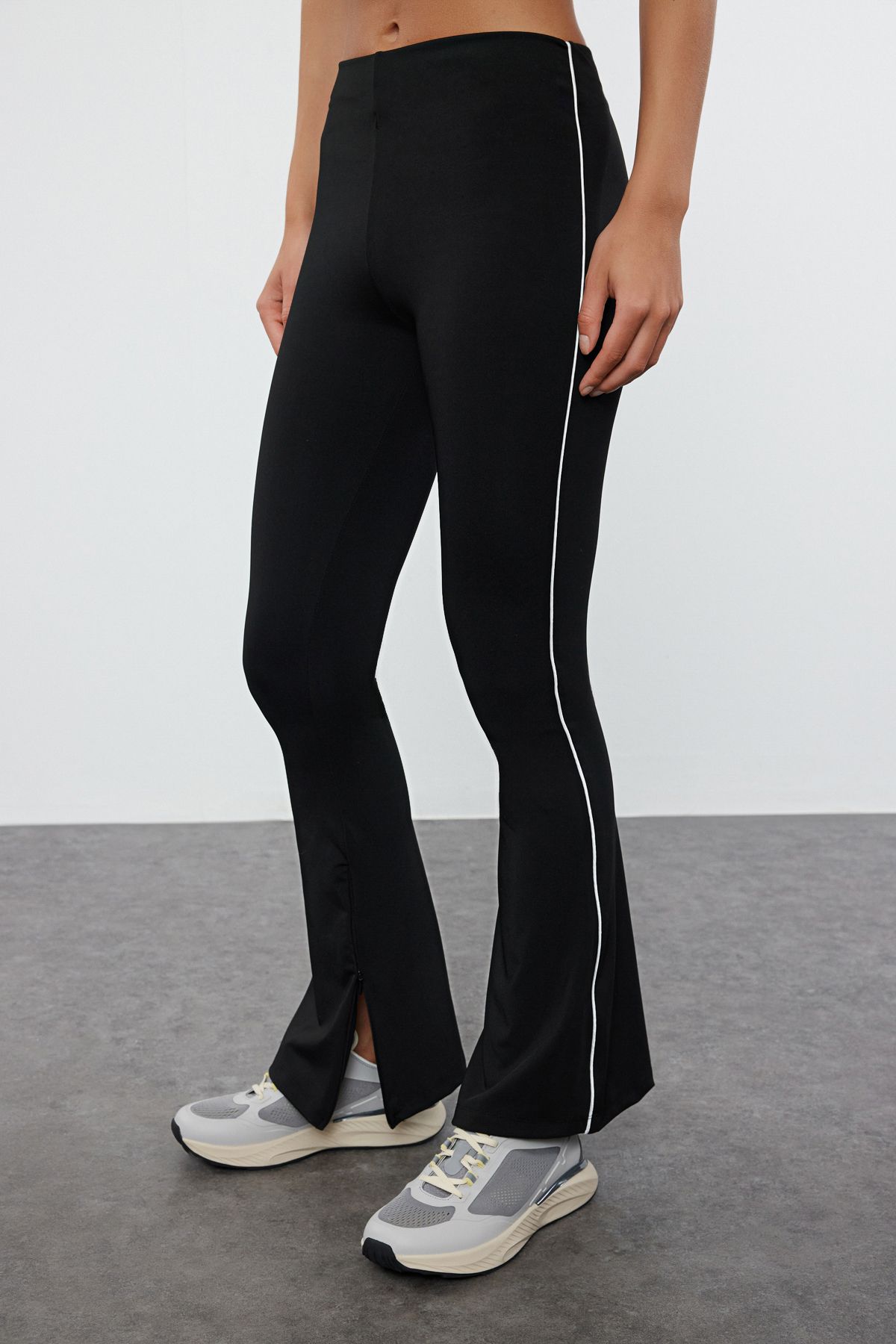 Trendyol Collection Czarne Legginsy Sportowe Do Jogi Recovery – Hiszpańskie Nogawki, Skos I Zamek Błyskawiczny Kobieta - XS