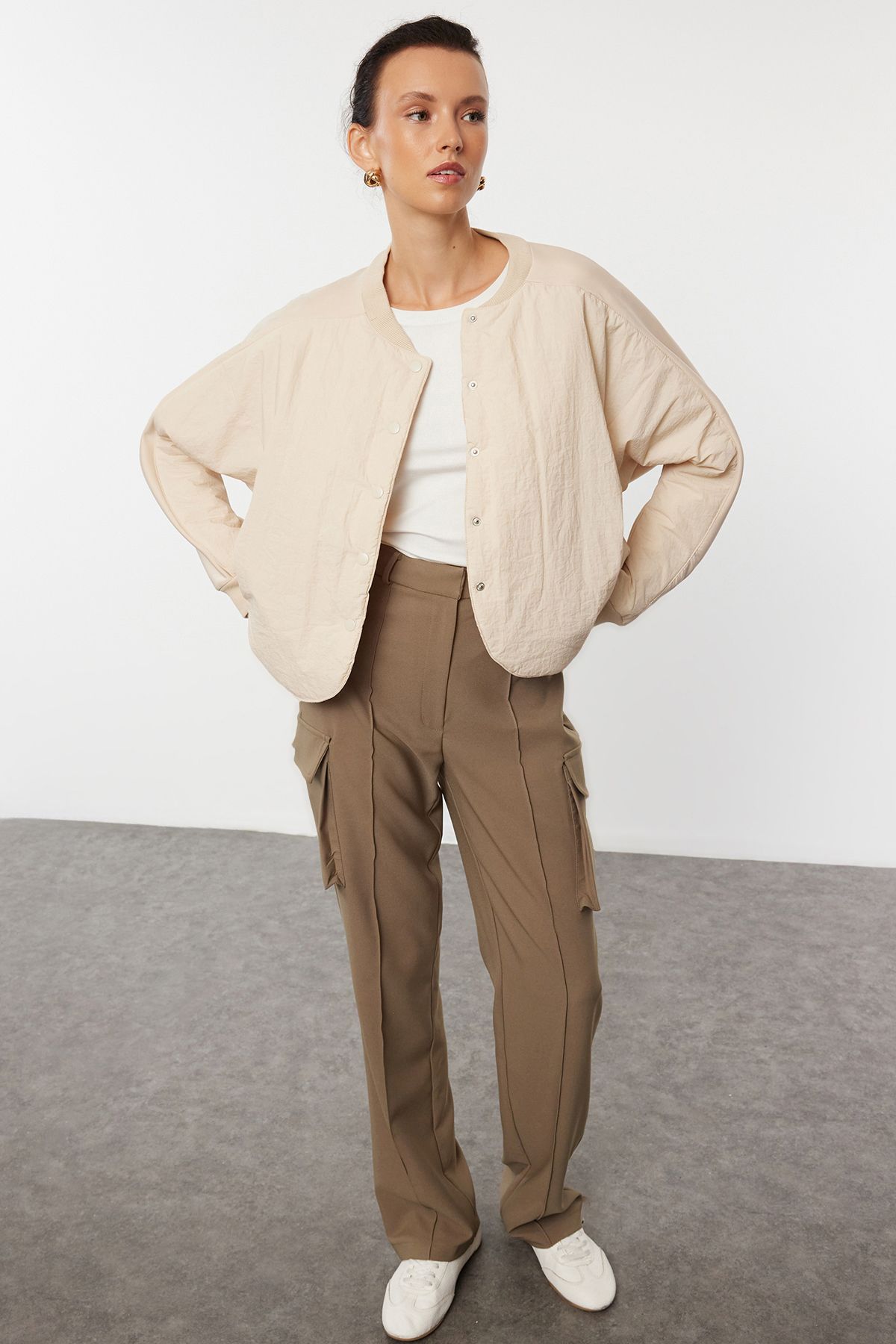 Trendyol Collection Beżowa Kurtka Bomber Ze Spadochronem I Kieszeniami, Zapinana Na Zatrzaski Kobieta - XS