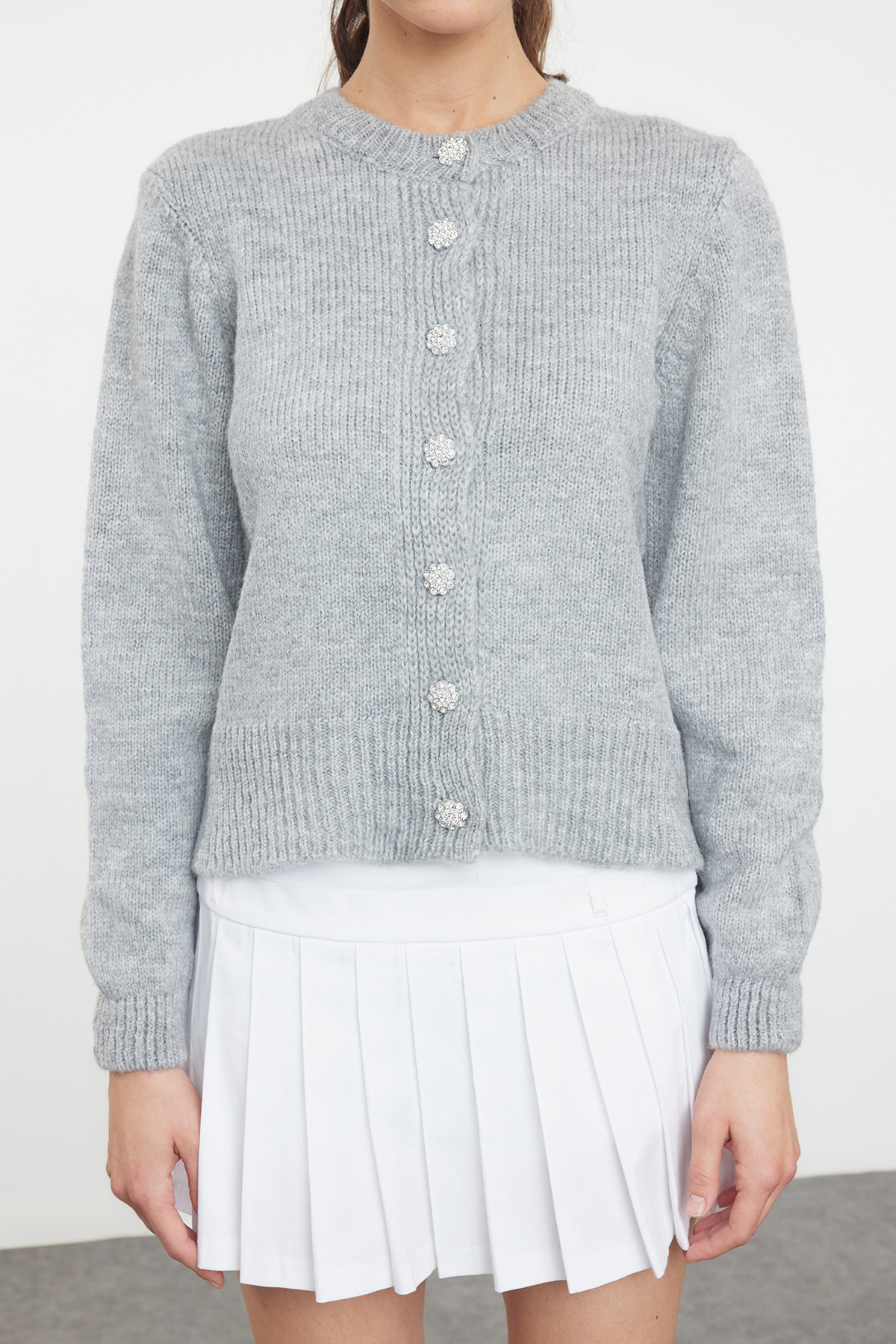 Trendyol Collection Jasnoszary, miękki, teksturowany, dzianinowy kardigan zapinany na guziki TWOAW21HI0034