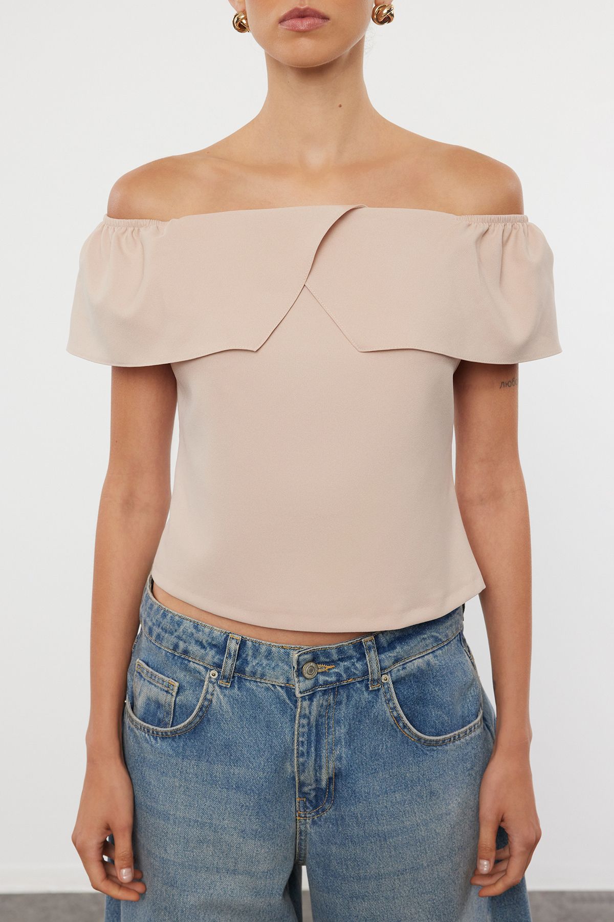 Trendyol Collection-Beżowa tkana bluzka z odsłoniętymi ramionami - TWOSS24BZ00672 3