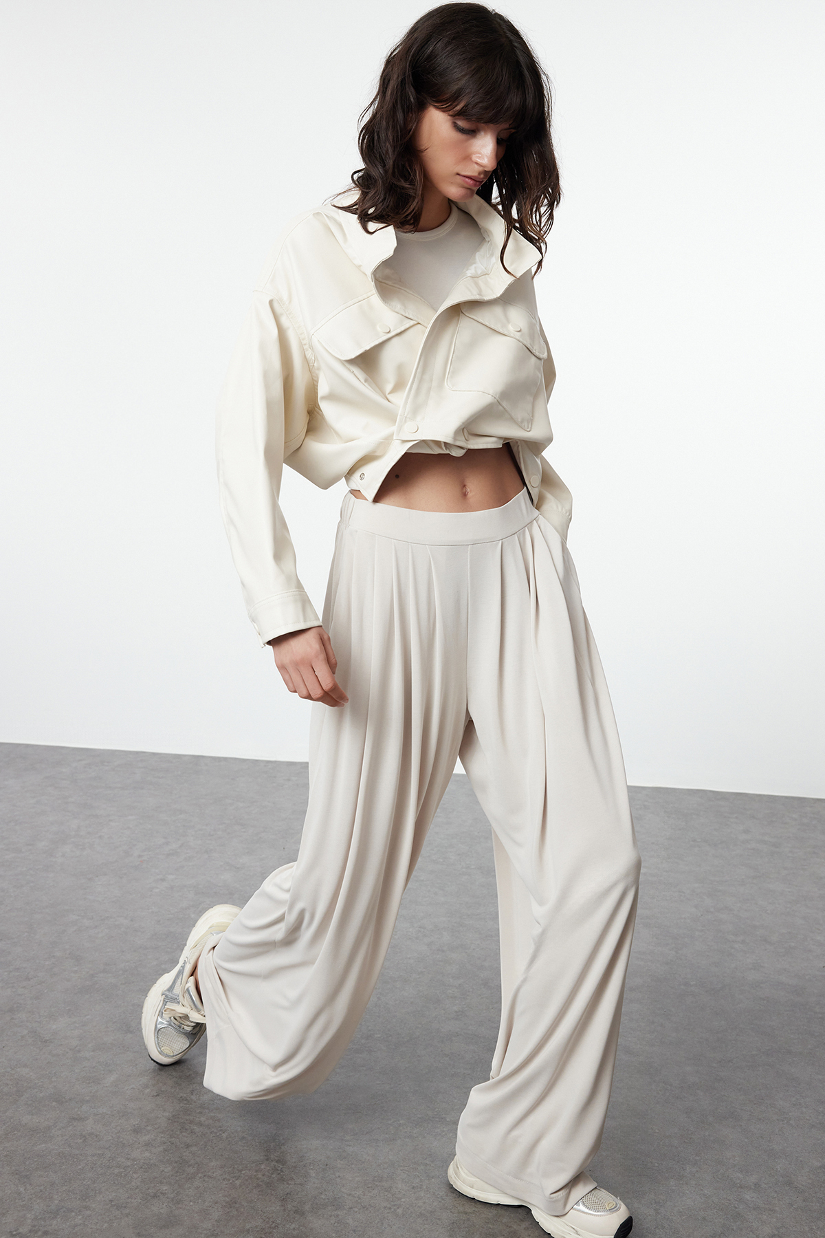 Trendyolmilla  Taş Pilili Wide Leg/Rahat Kesim Esnek Modal Örme Pantolon TWOAW25PL00073 - Görsel 2