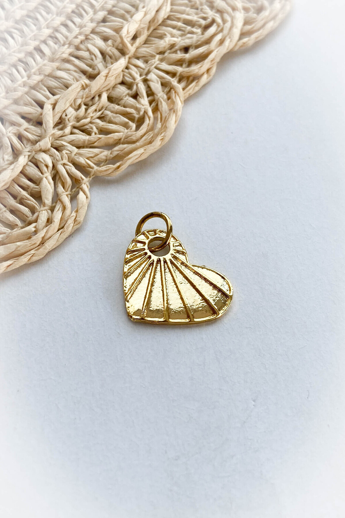 roshel Çizgili Kalp Model Altın Kaplama Kolye Ucu