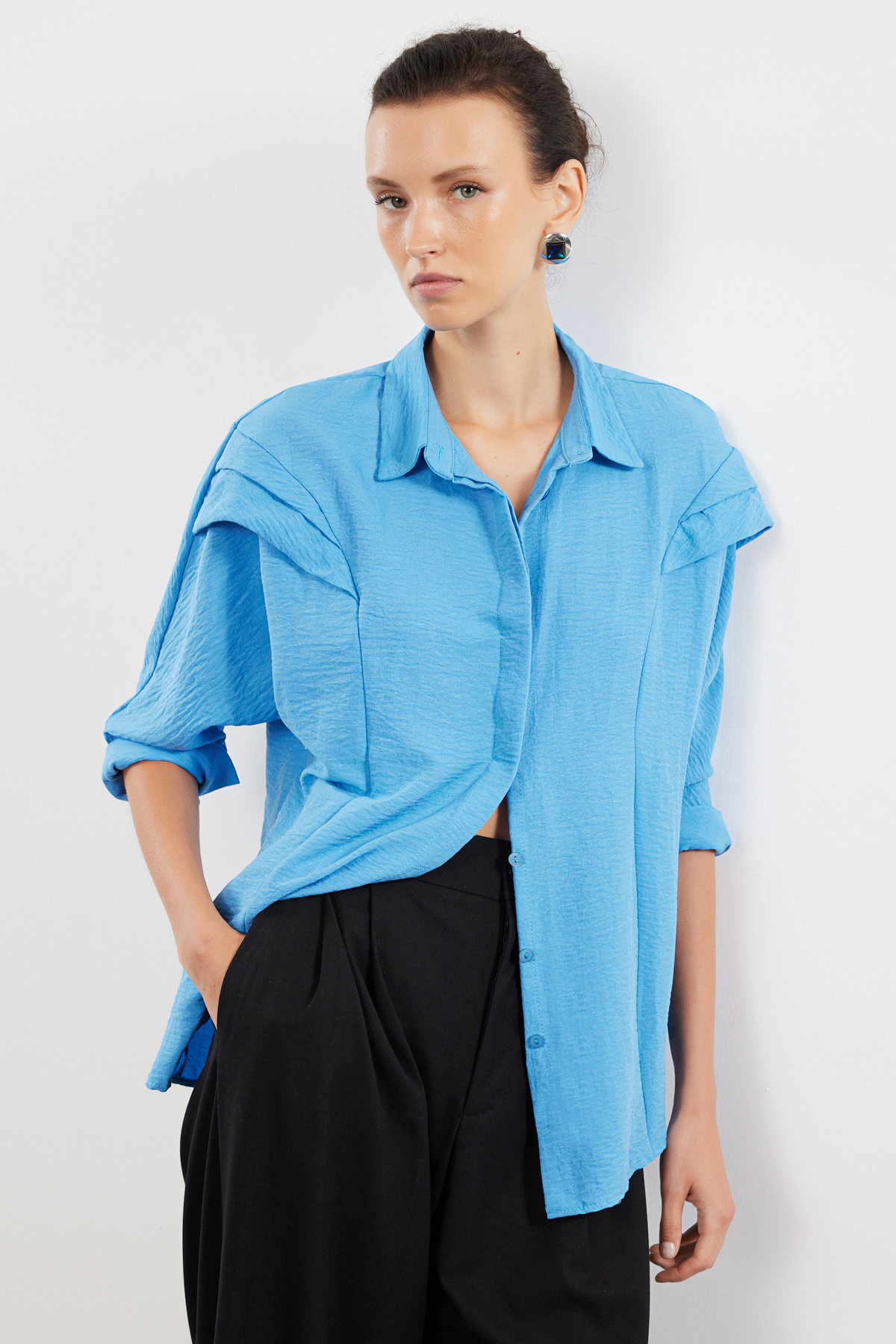 Trendyolmilla  Mavi Omuz Volanlı Dokuma Gömlek TWOAW22GO0375