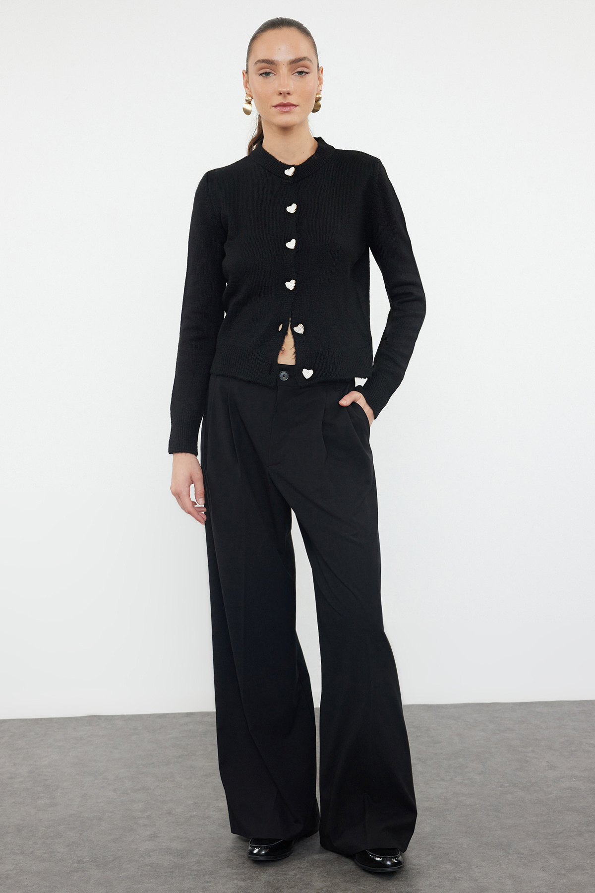 Trendyol Collection Kardigan z miękkiej dzianiny Jewel Buttoned - czarny Twoaw22Hi0044