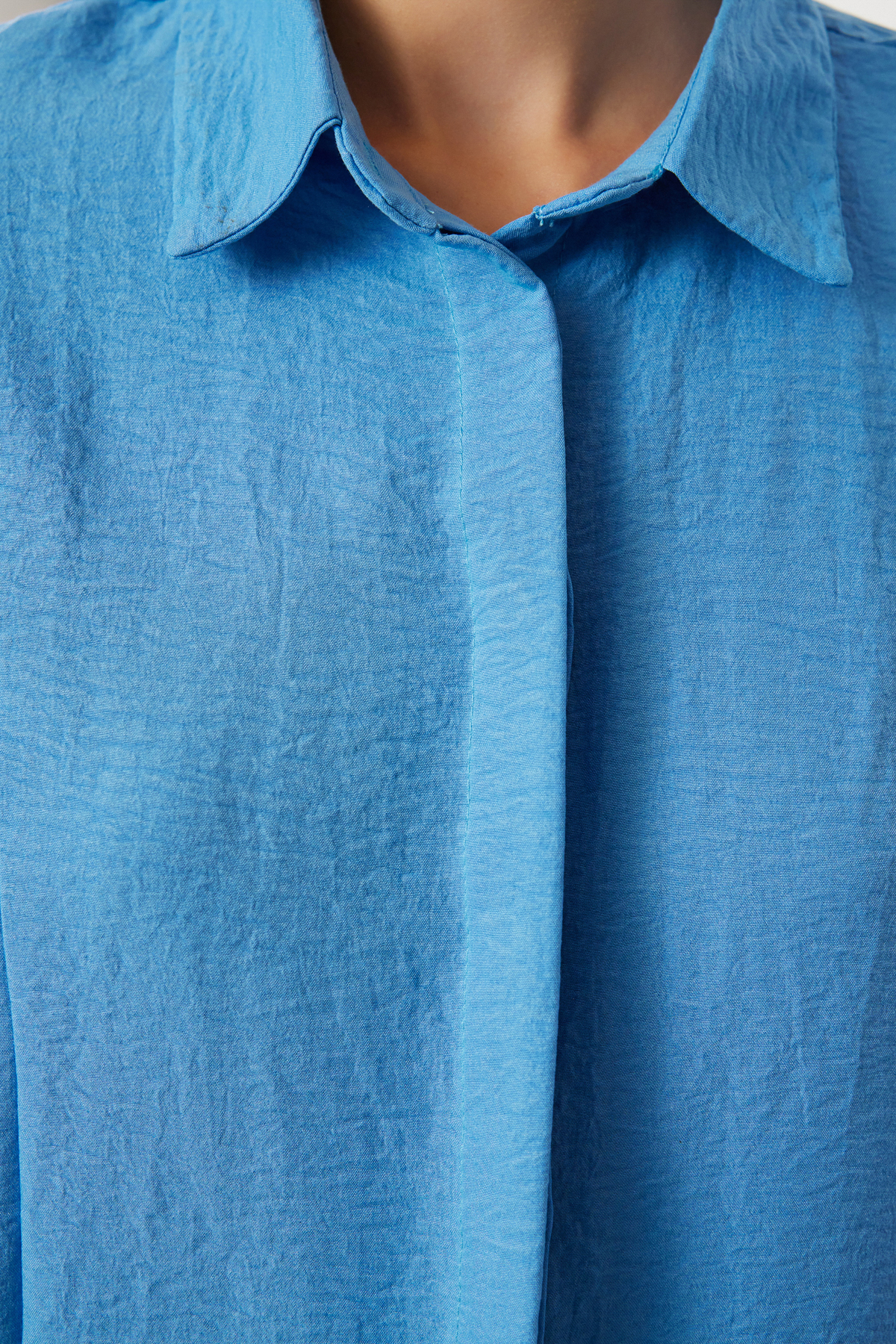 Trendyolmilla  Mavi Omuz Volanlı Dokuma Gömlek TWOAW22GO0375 - Görsel 4