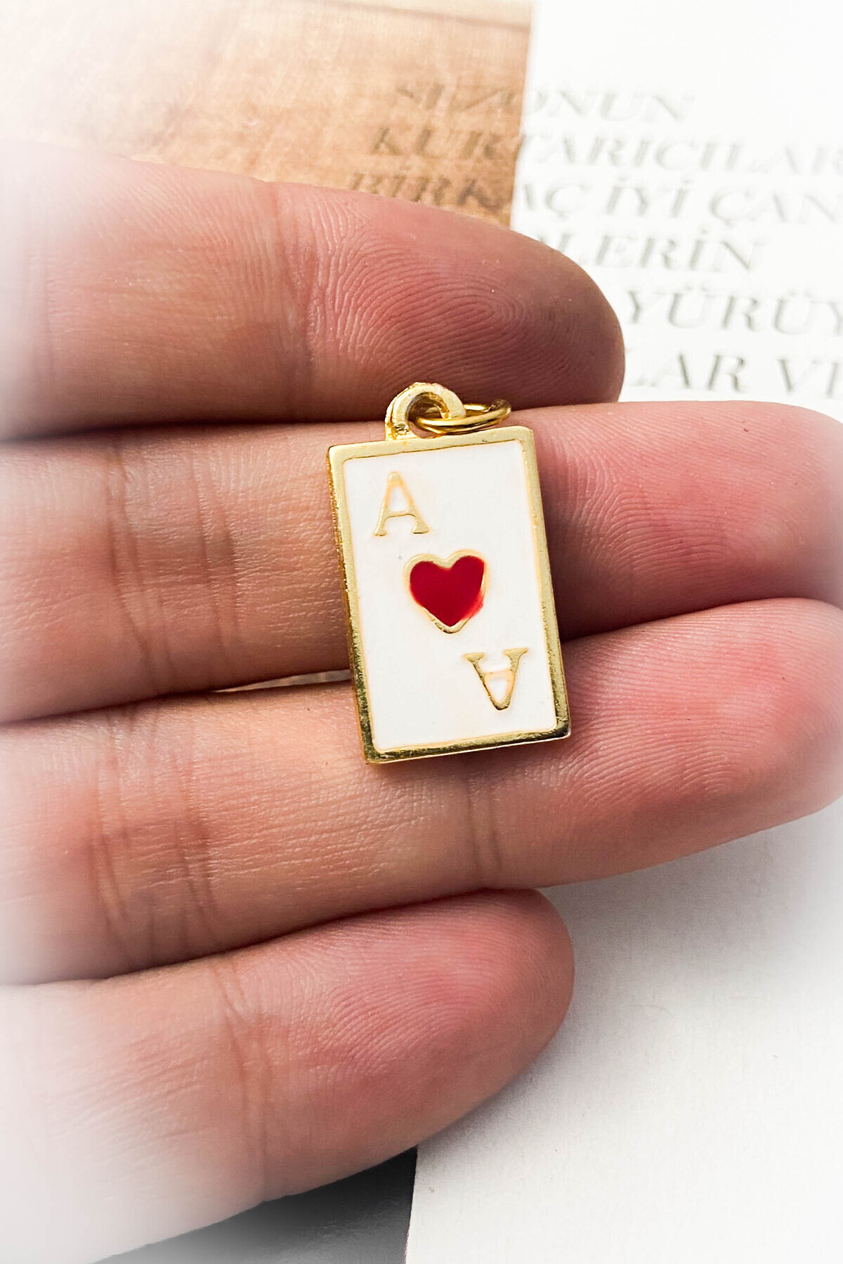 roshel İskambil Kartı Mineli Model Altın Kaplama Kolye Ucu