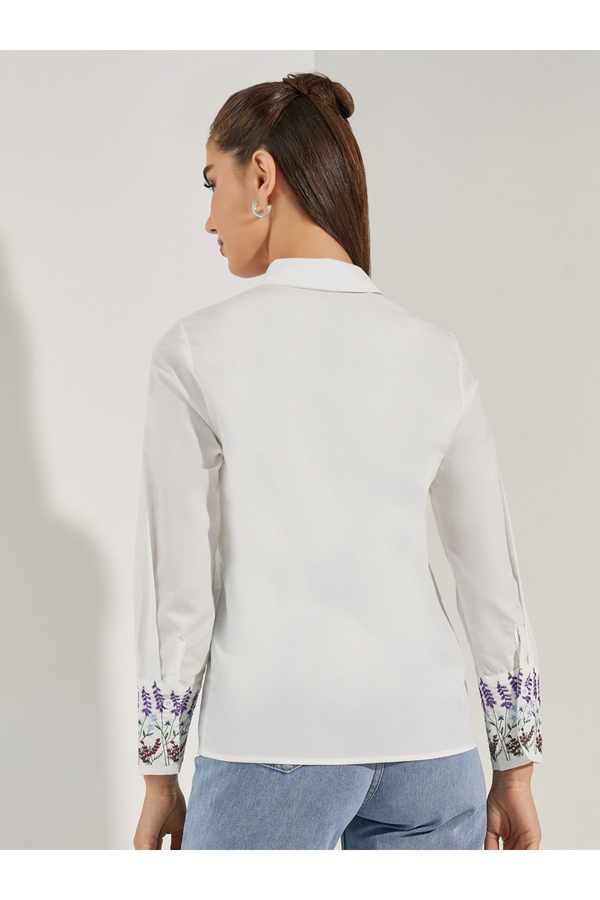 Styli-Embroidery Detail Cuffed Long Sleeve Shirt 5
