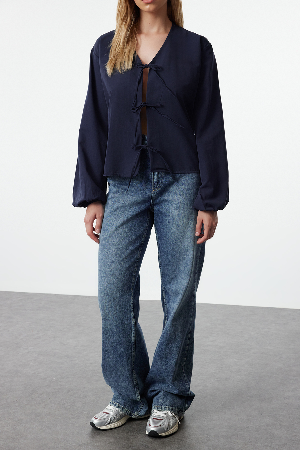 Trendyolmilla  Lacivert Önden Bağlamalı Dokuma Gömlek TEDSS24GO00001 - Görsel 2