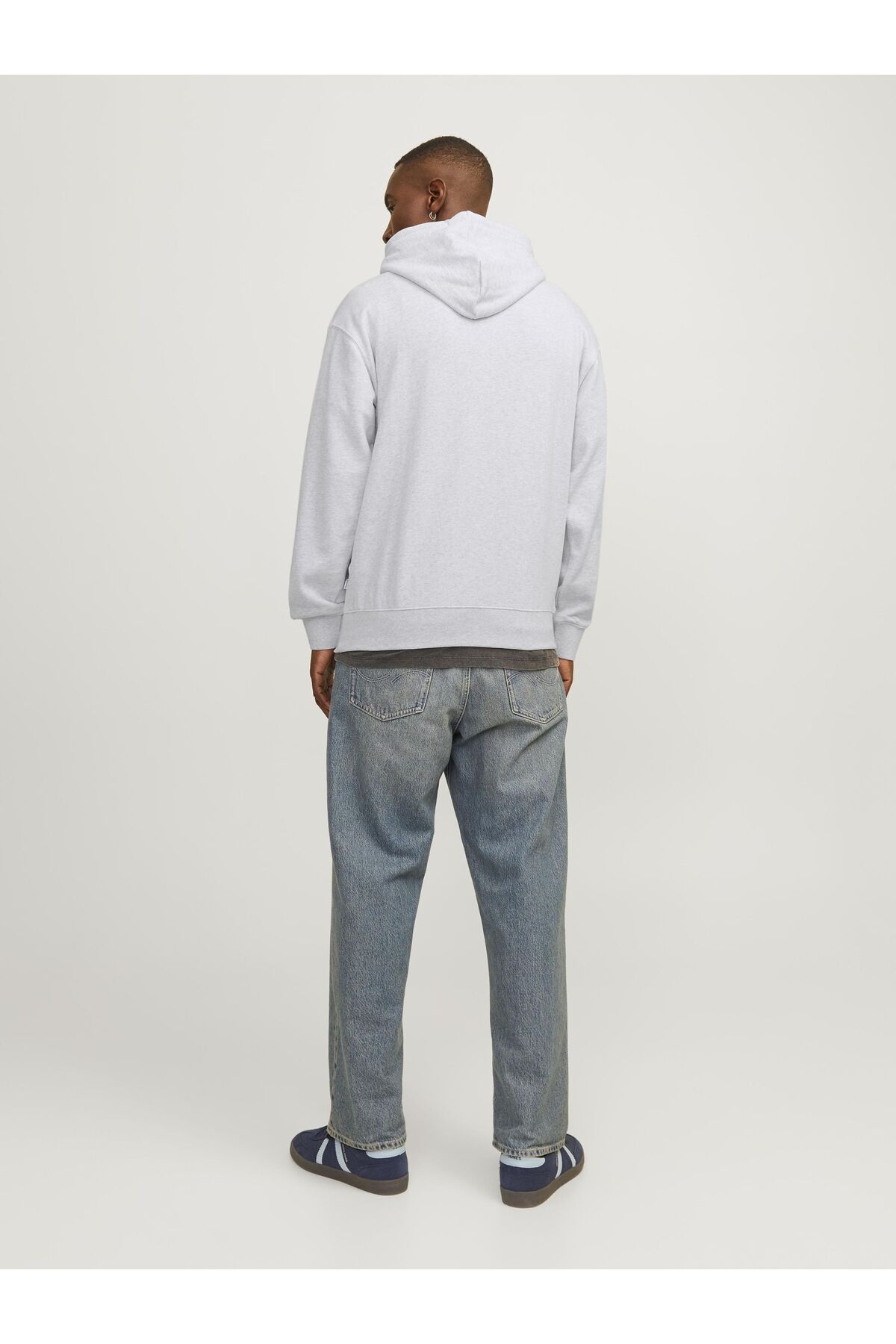 سویشرت جک اند جونز مردانه پنبه ای سفید  راسته Regular/رگولار    بیسیک کژوال/روزمره | Jack & Jones TYC36EEE4C8CAB0600 TR - تصویر 3