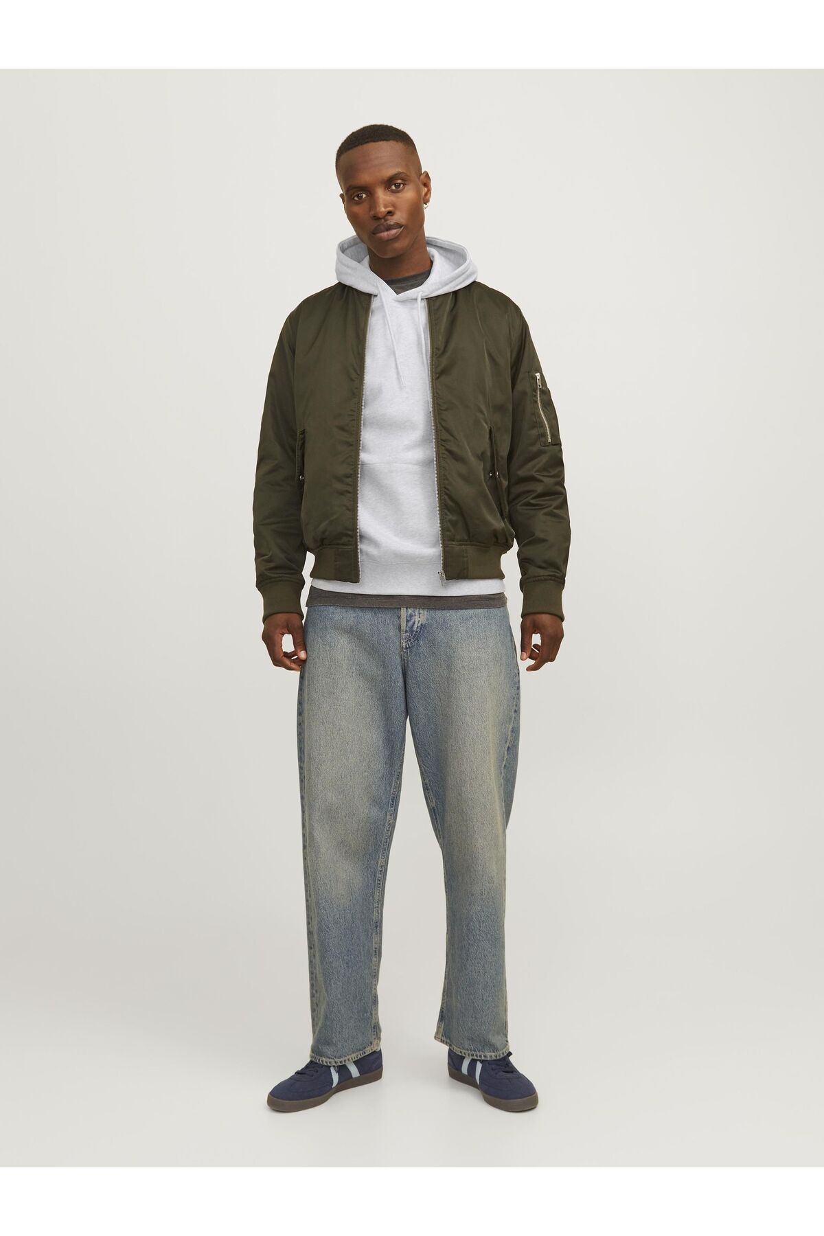 سویشرت جک اند جونز مردانه پنبه ای سفید  راسته Regular/رگولار    بیسیک کژوال/روزمره | Jack & Jones TYC36EEE4C8CAB0600 TR - تصویر 4