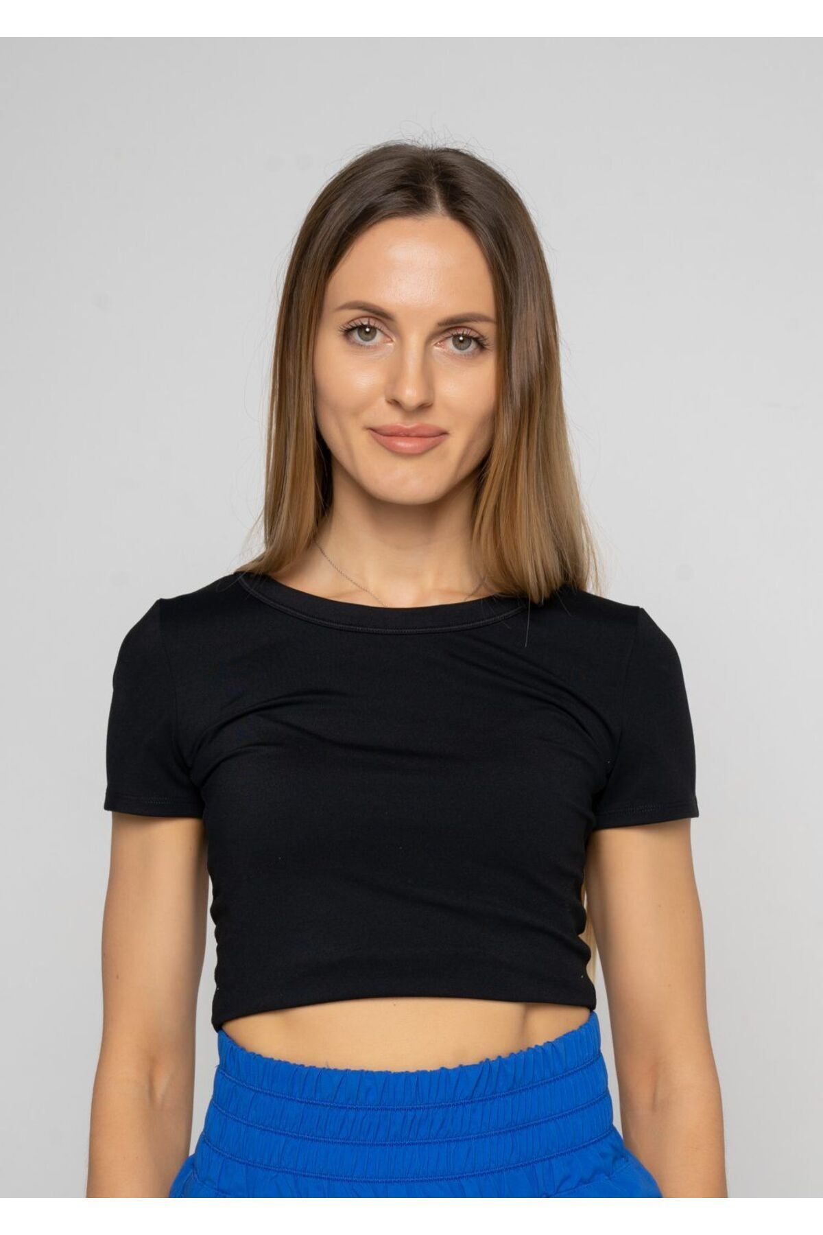 Nike One Fitted Dri FIT K sa Kollu Crop Kad n Ti ort FN2804 010 Fiyat Yorumlar Trendyol