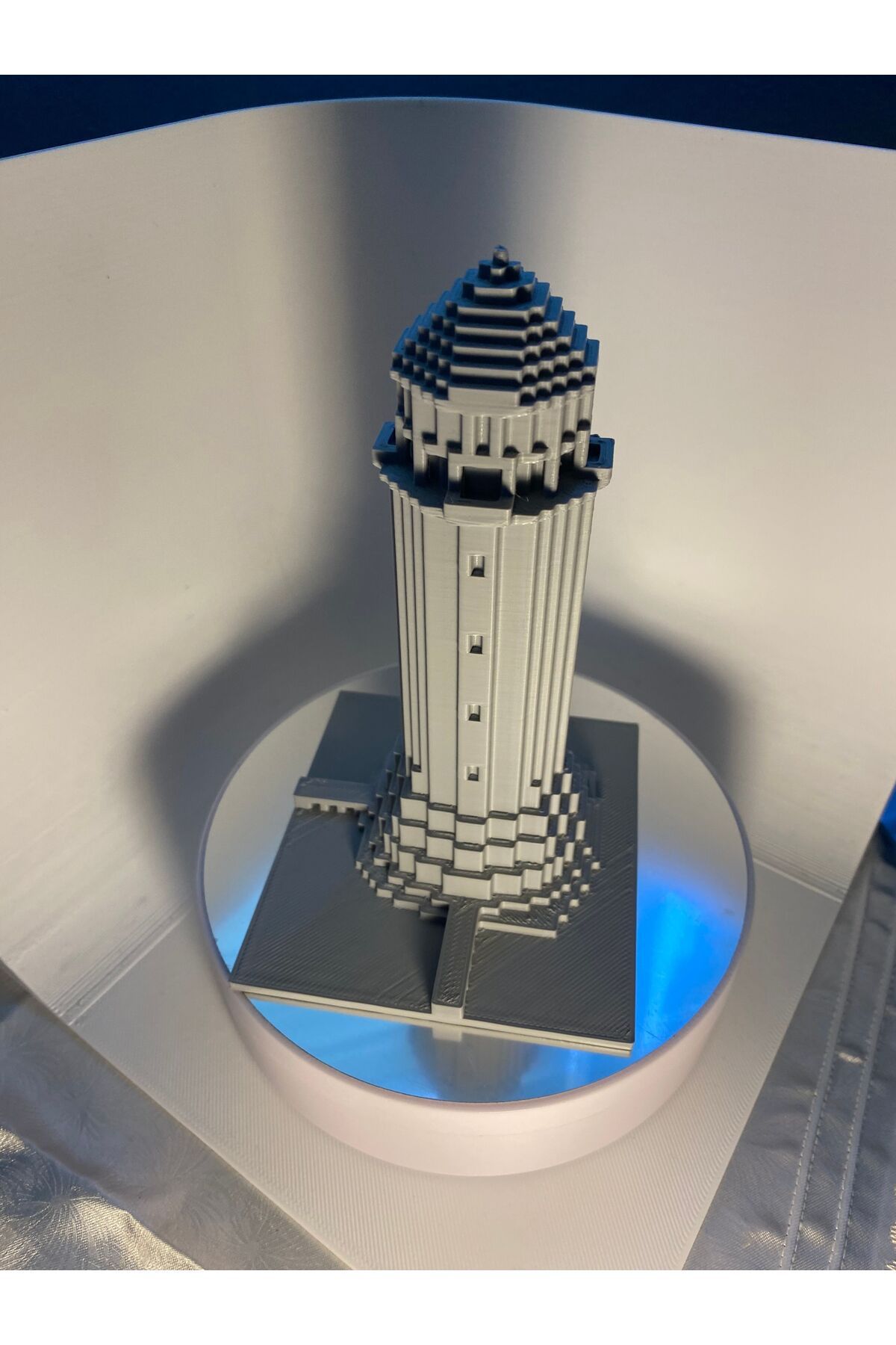 Devotech-Minecraft Figure And Lighthouse 2