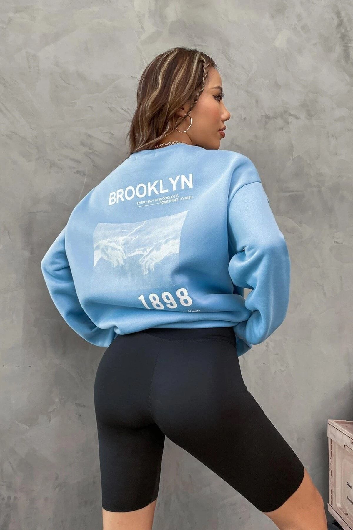 MODAGEN-Unisex Baby Blue Brooklyn 1898 Oversize mikina s potlačou Crew Neck 5
