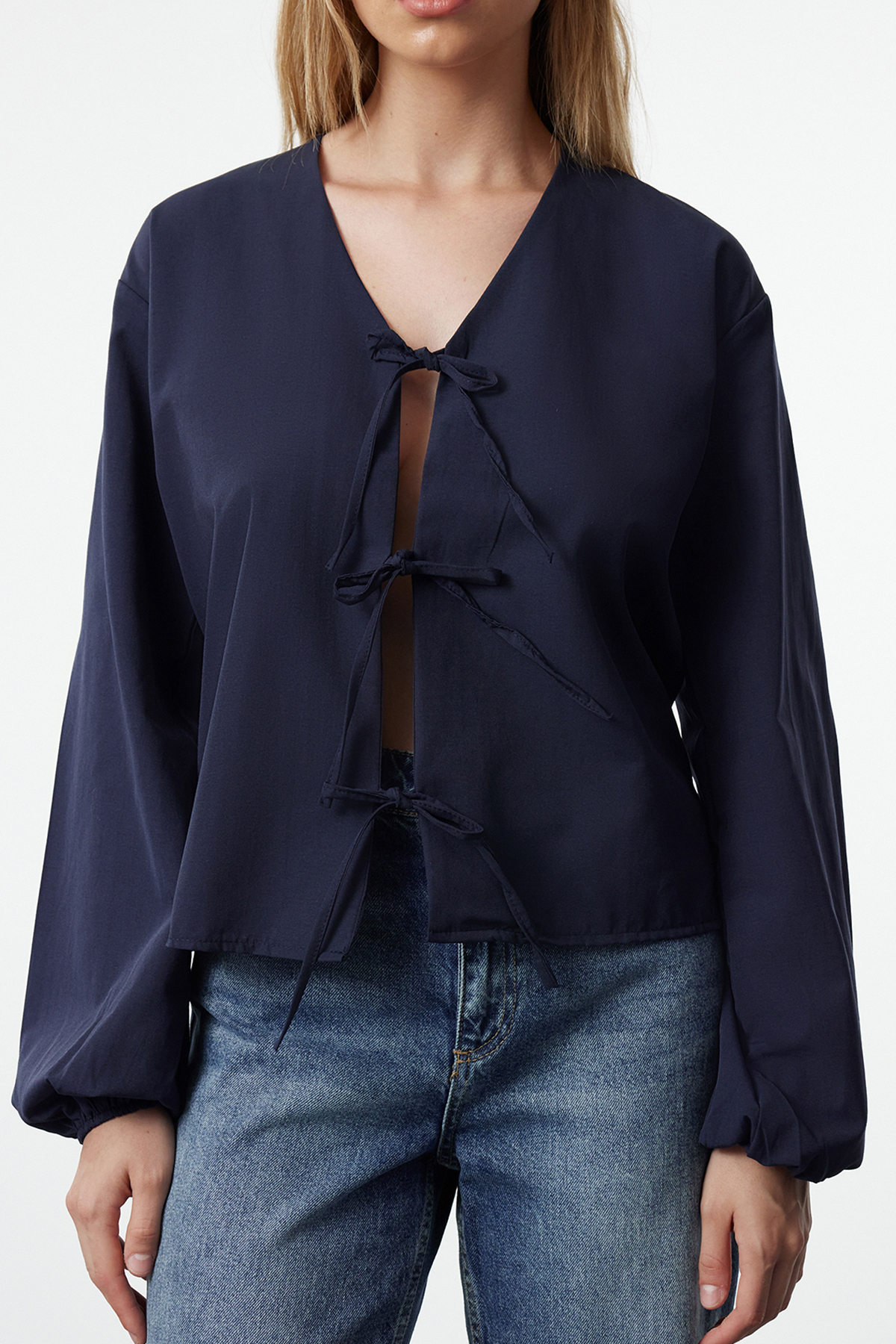 Trendyolmilla  Lacivert Önden Bağlamalı Dokuma Gömlek TEDSS24GO00001 - Görsel 3
