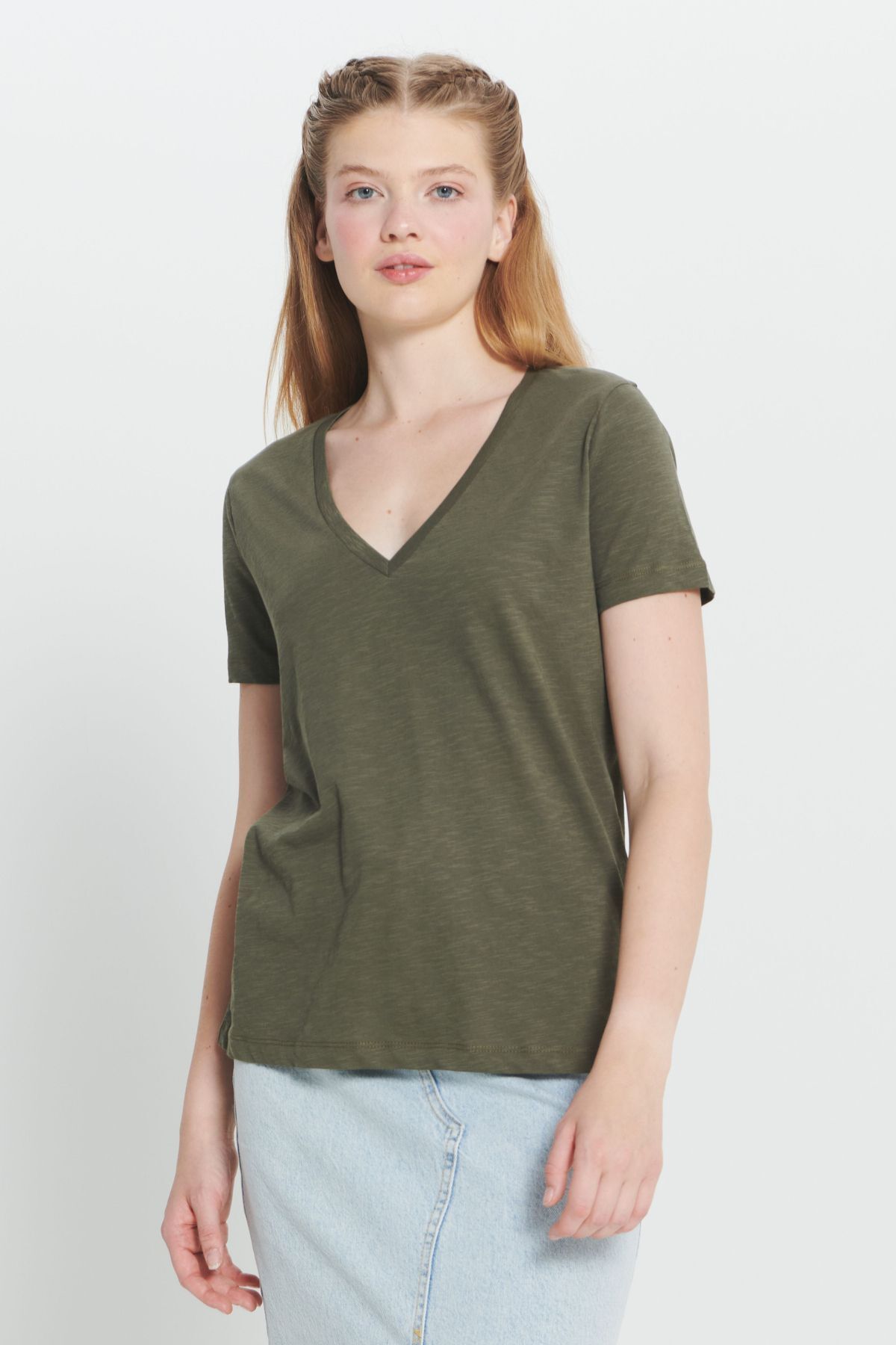 AC&Co / Altınyıldız Classics Kadın Haki %100 Pamuk Standart Fit Normal Kesim V Yaka Basic Tişört