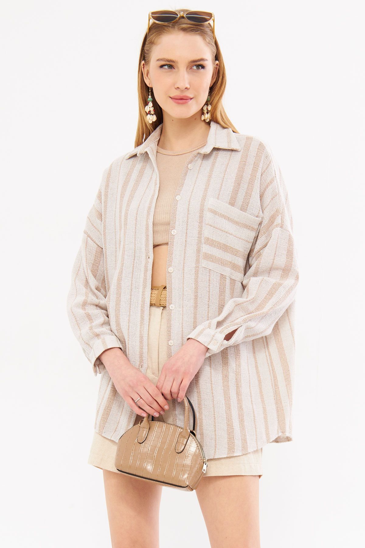 armonika-Mink színű női oversize ing - hosszú ujjú, zsebrészlet, redőzött hátú csíkos ARM-24Y001053 3