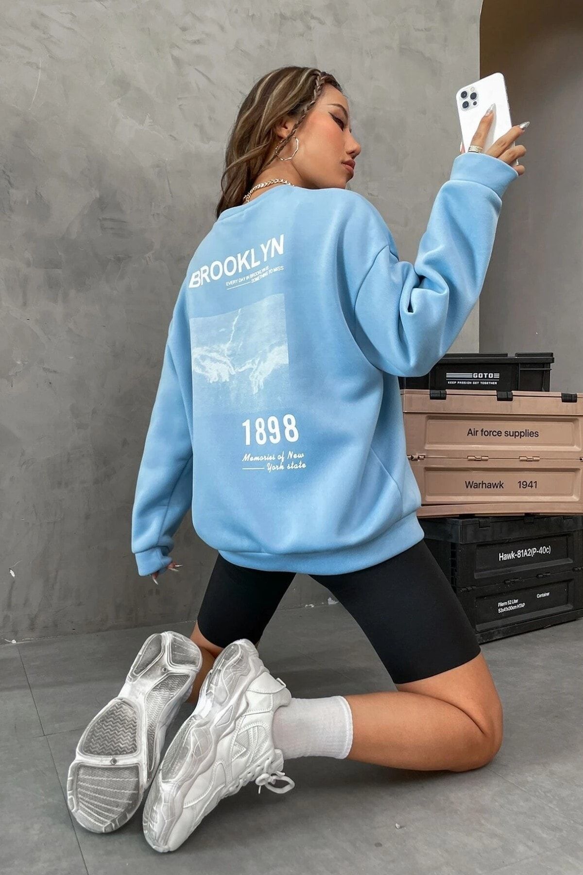 MODAGEN-Unisex Baby Blue Brooklyn 1898 Oversize mikina s potlačou Crew Neck 6