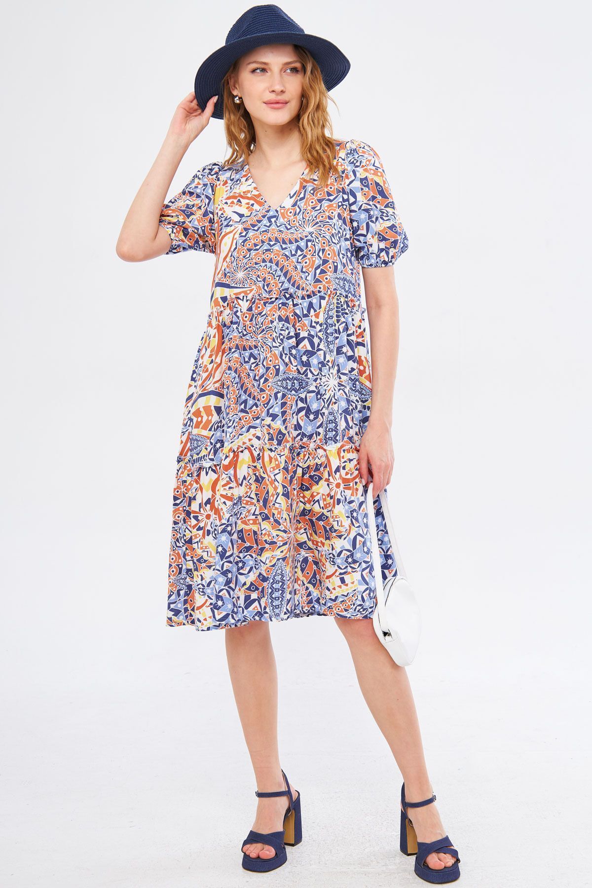 armonika-Oranges Damenkleid mit V-Ausschnitt und kurzen Ärmeln und gemustertem Rüschenmuster ARM-24Y001014 2