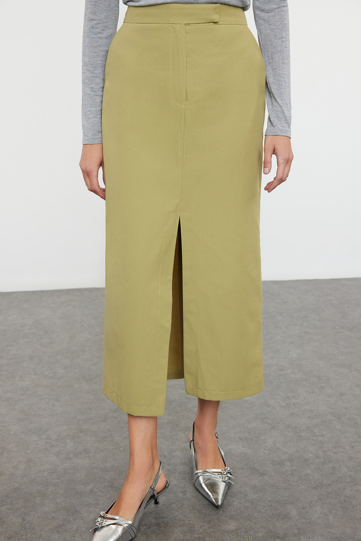 Trendyolmilla  Haki Premium Straight Önden Yırtmaçlı Midi Boy Dokuma Etek TWOSS24ET00071 - Görsel 2