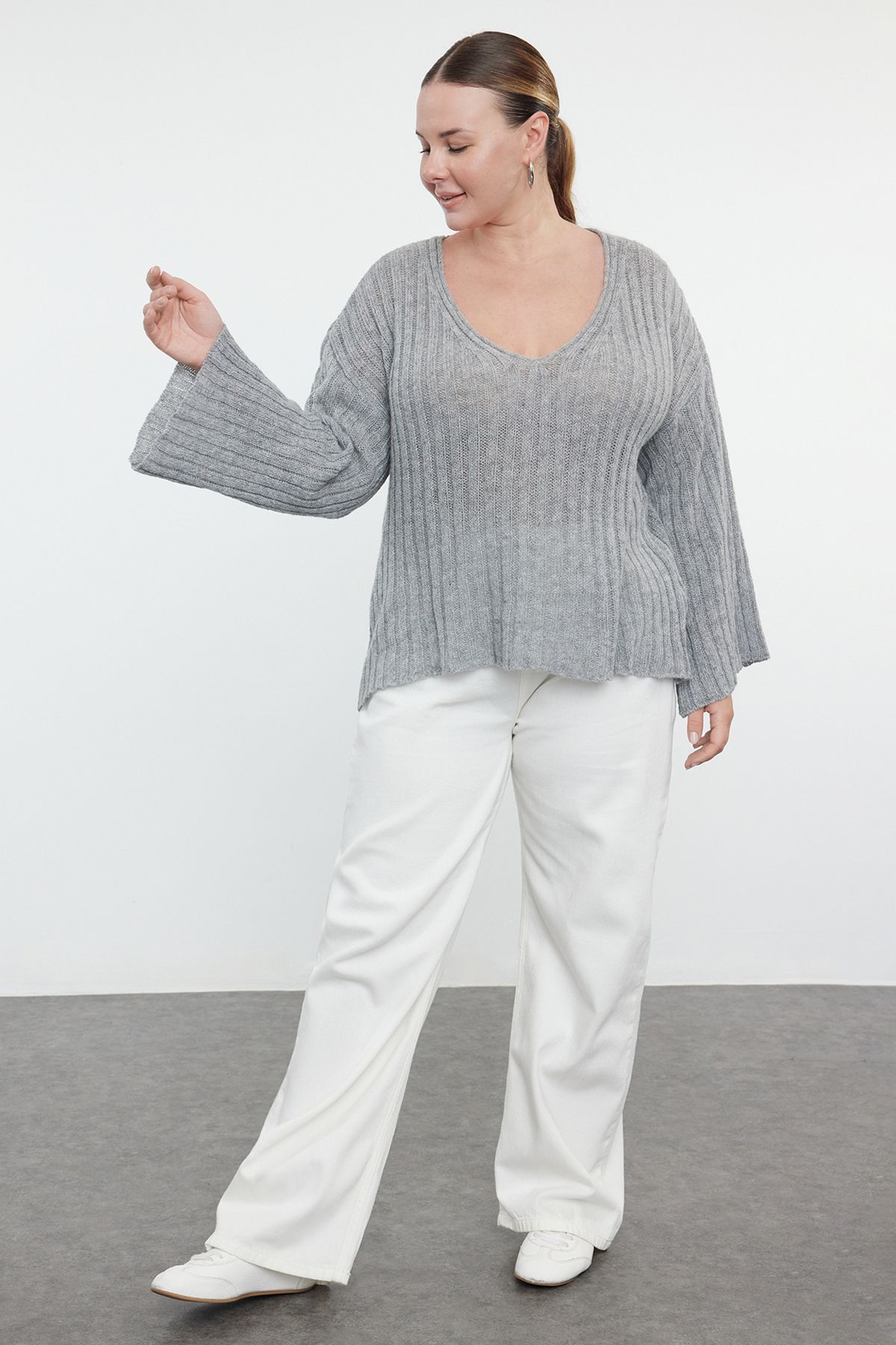 Trendyol Curve-Πουλόβερ με γκρι κορδόνι V-Neck - TBBAW25AN00023 2