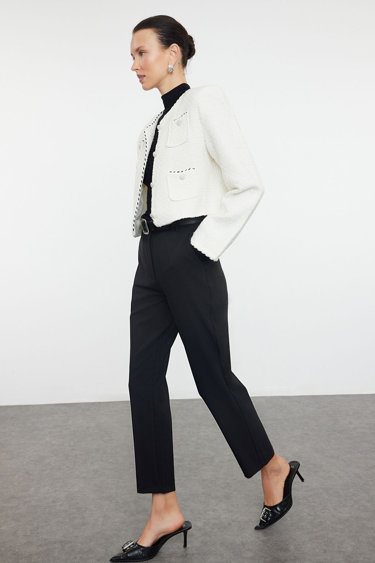 Trendyol Collection-Schwarze Basic-Zigarettenhose aus gewebtem Stoff mit schmalem Bein TWOSS19ST0038 3