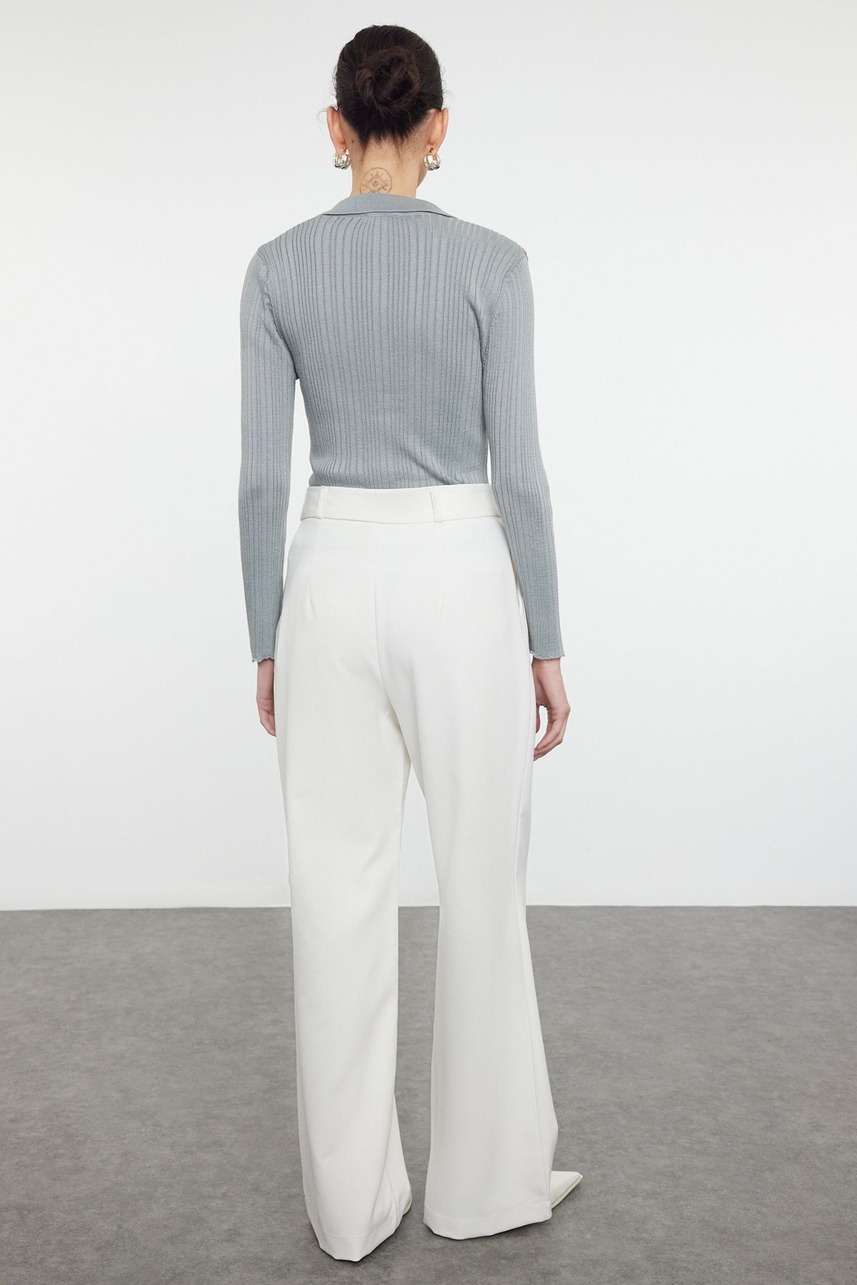 Trendyol Collection-Ecrufarbene, plissierte Hose mit hoher Taille und weitem Bein – TWOAW21PL0076 10