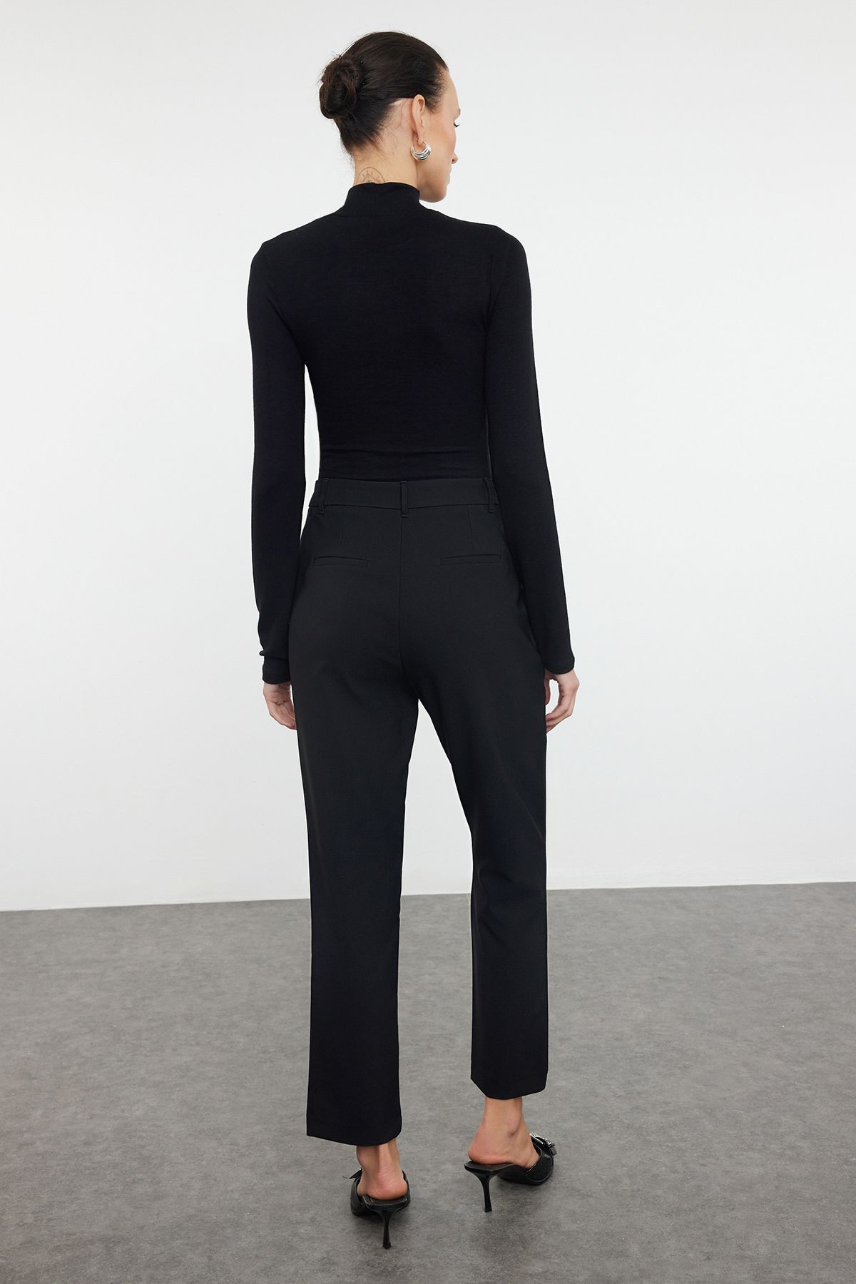 Trendyol Collection-Schwarze Basic-Zigarettenhose aus gewebtem Stoff mit schmalem Bein TWOSS19ST0038 6