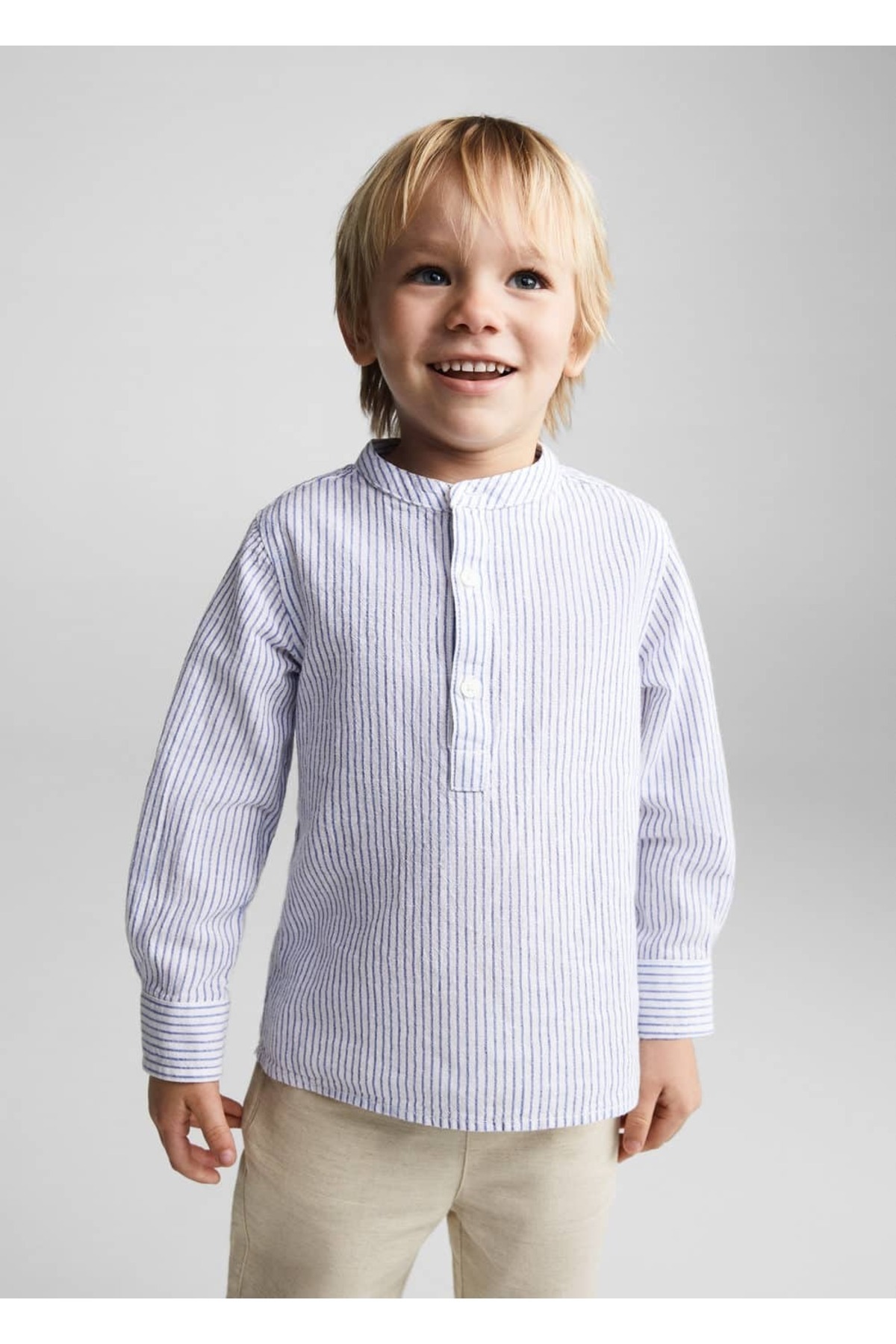 پیراهن کتانی راه راه با یقه روحانی  پیراهن کتانی راه راه با یقه روحانی