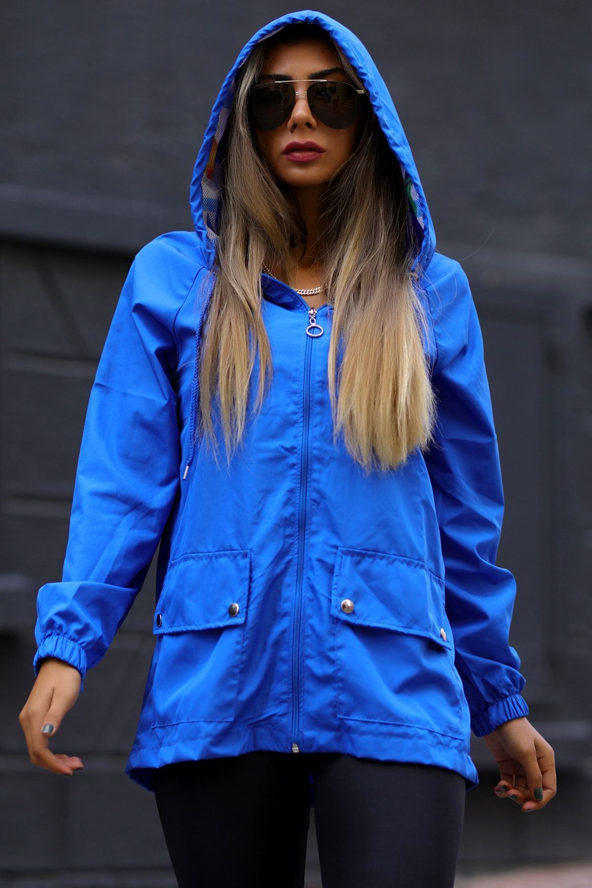 Arya Moda  Kadın Lacivert Kapüşonu Bol Kesim İnce Yağmurluk - Görsel 2