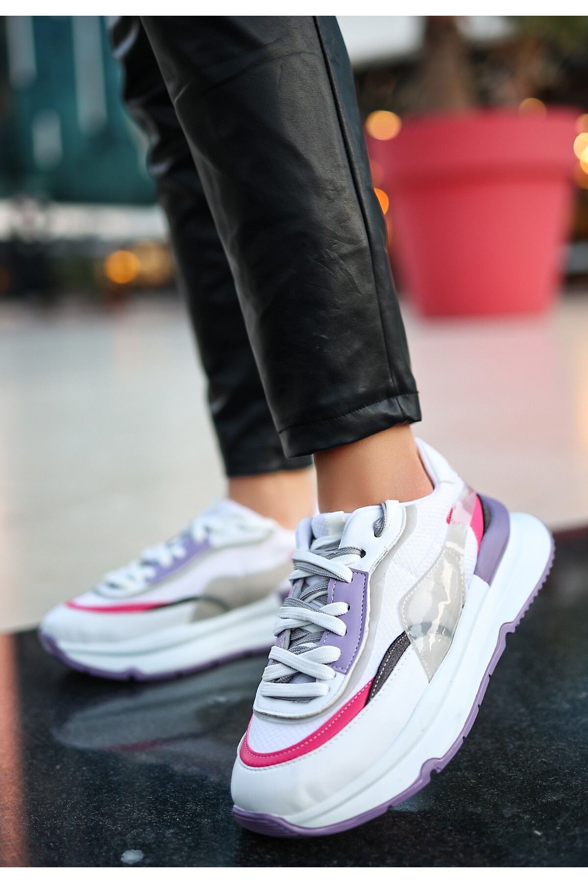 Aleh Beyaz Cilt Lila Detaylı Spor Ayakkabı