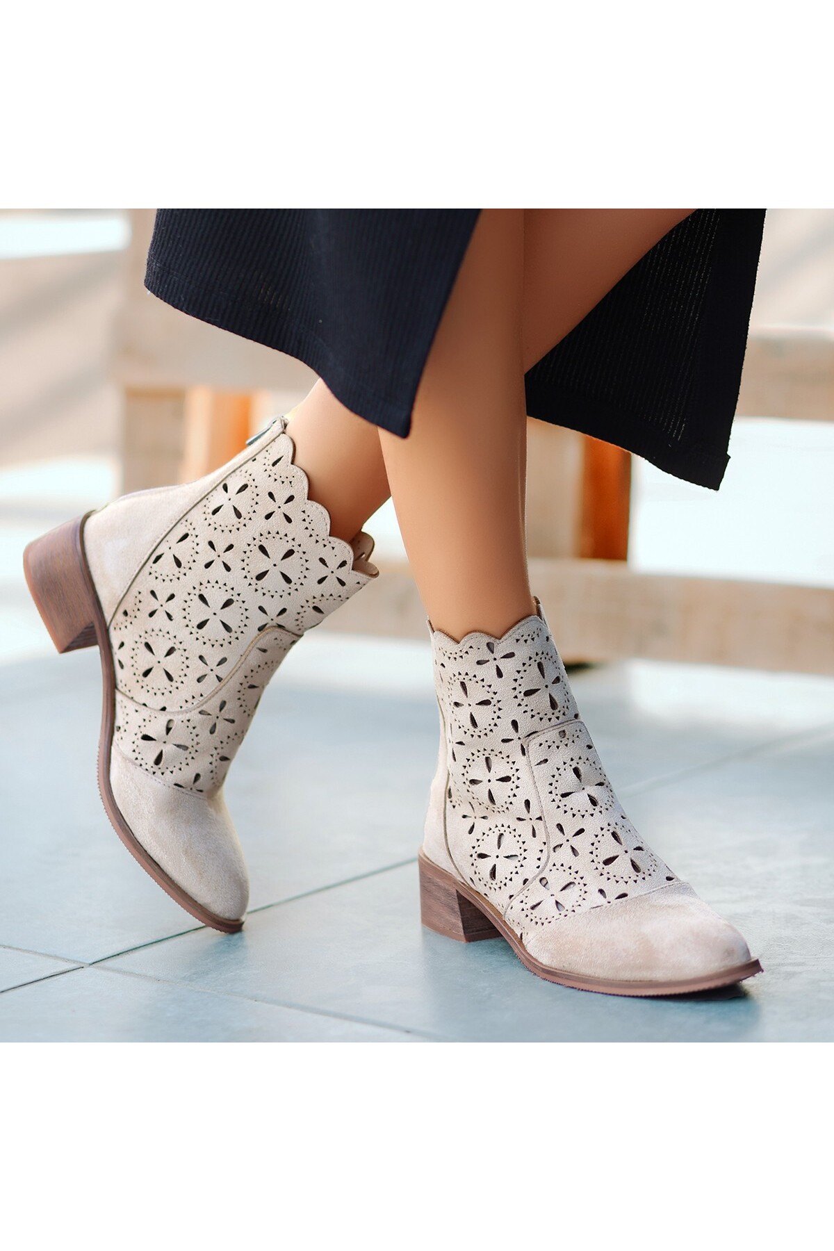 Bej Süet Topuklu Bot