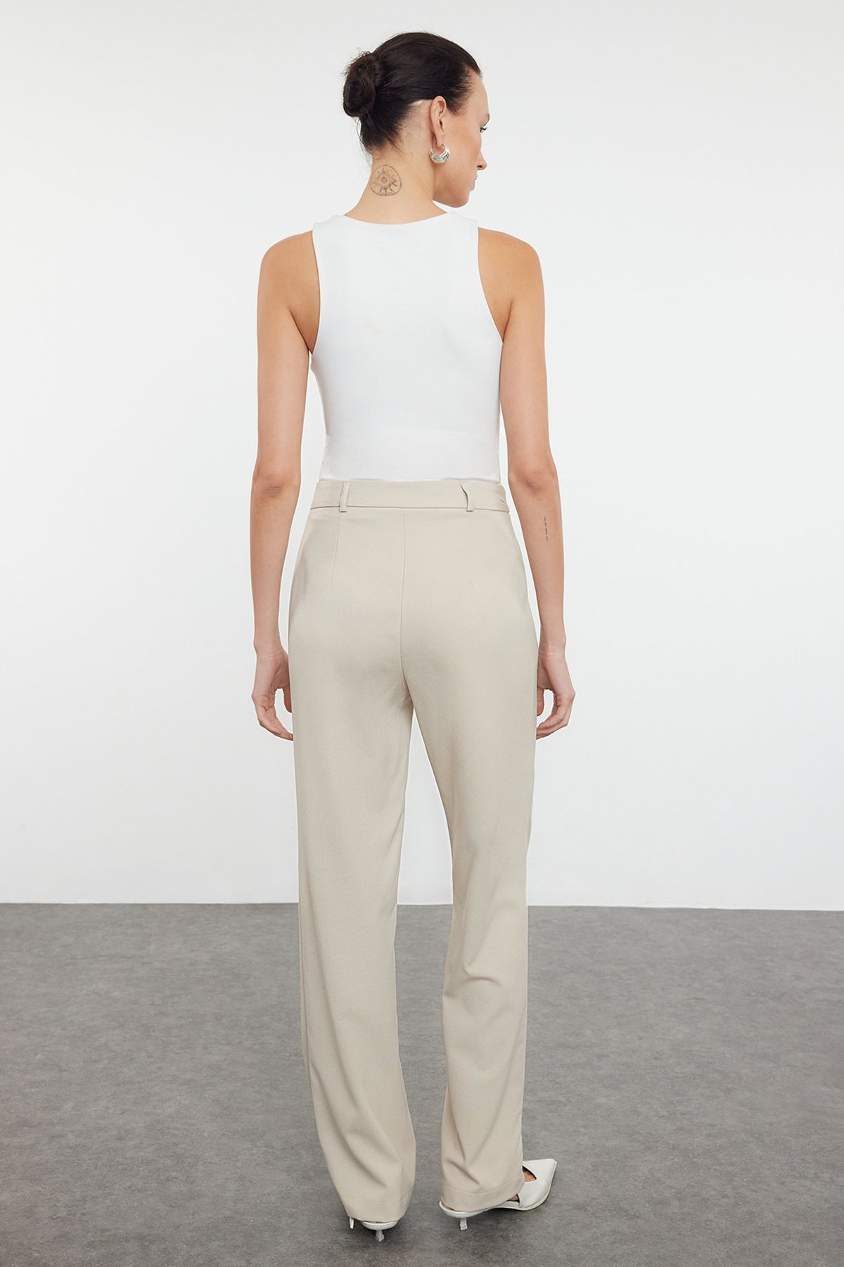 Trendyol Collection-Nerzfarbene, gerade geschnittene, gerippte, gewebte Hose mit hoher Taille TWOSS21PL0093 10