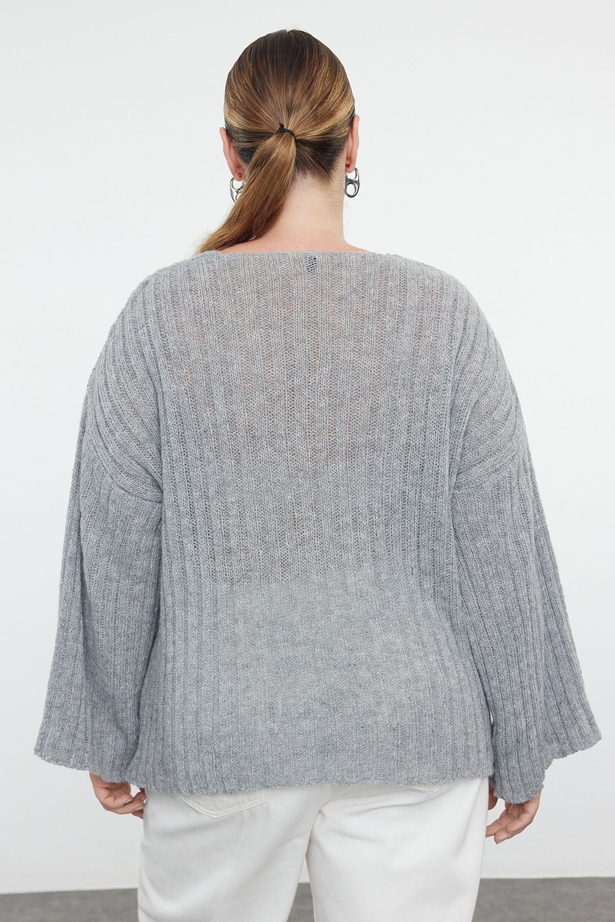 Trendyol Curve-Πουλόβερ με γκρι κορδόνι V-Neck - TBBAW25AN00023 5