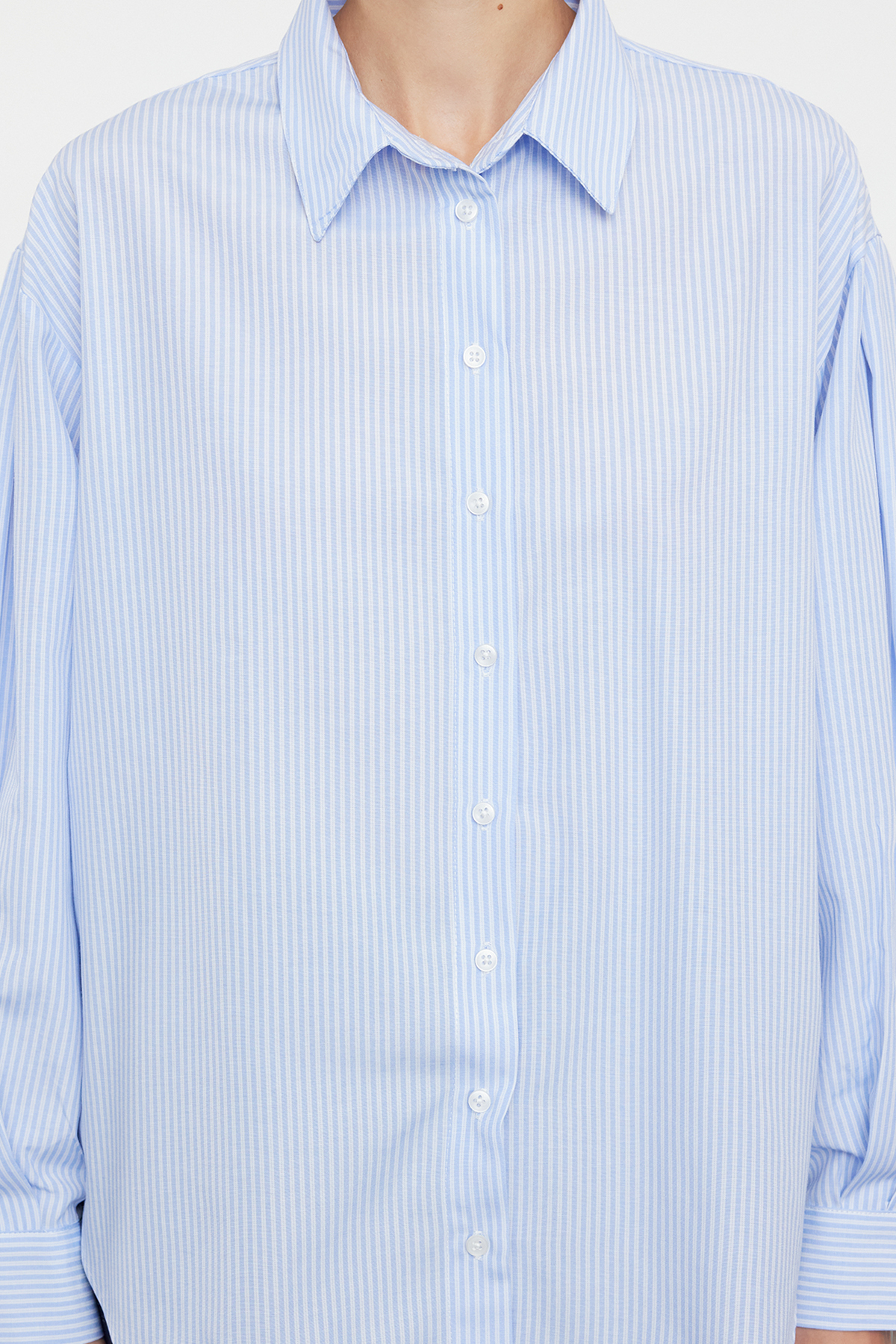 Trendyolmilla  Mavi Çizgili Oversize/Geniş Kalıp Dokuma Gömlek TWOSS23GO00144 - Görsel 3