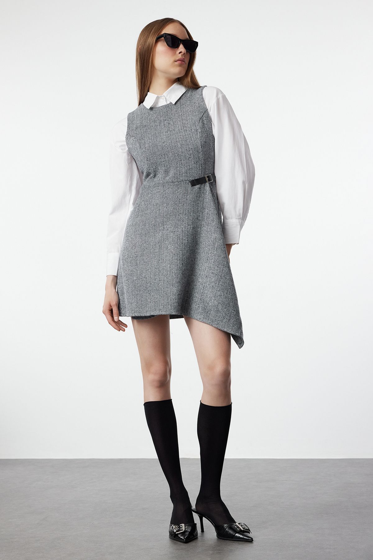 Trendyol Collection Jasnoszara Mini Sukienka Z Asymetrycznym Krojem - Kobieta - 38