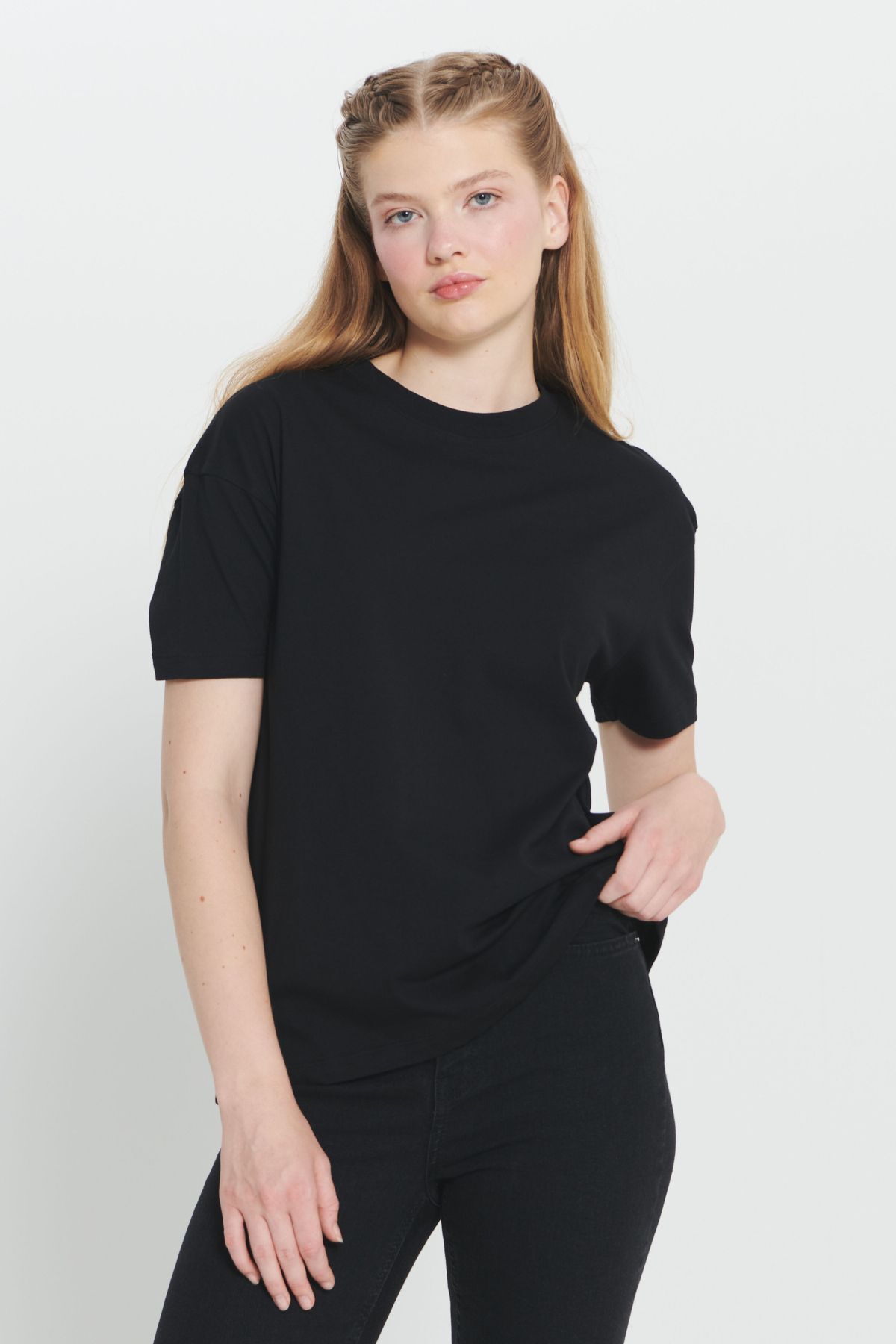 AC&Co / Altınyıldız Classics Kadın Siyah %100 Pamuk Oversize Fit Bol Kesim Bisiklet Yaka Basic Tişört