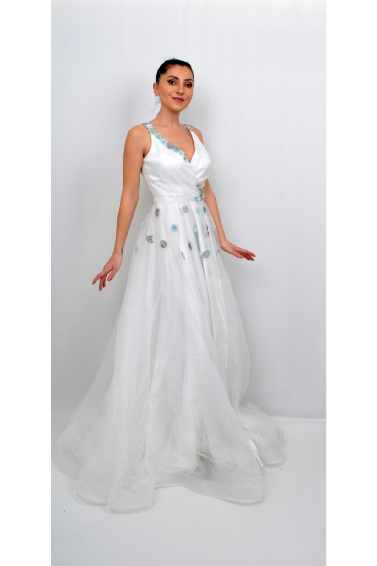 ALIS DRESS Женское белое вечернее платье зеленого цвета с разрезом TYC00190269035