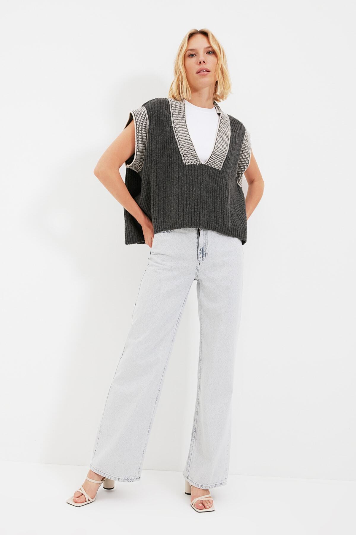 complete the look image