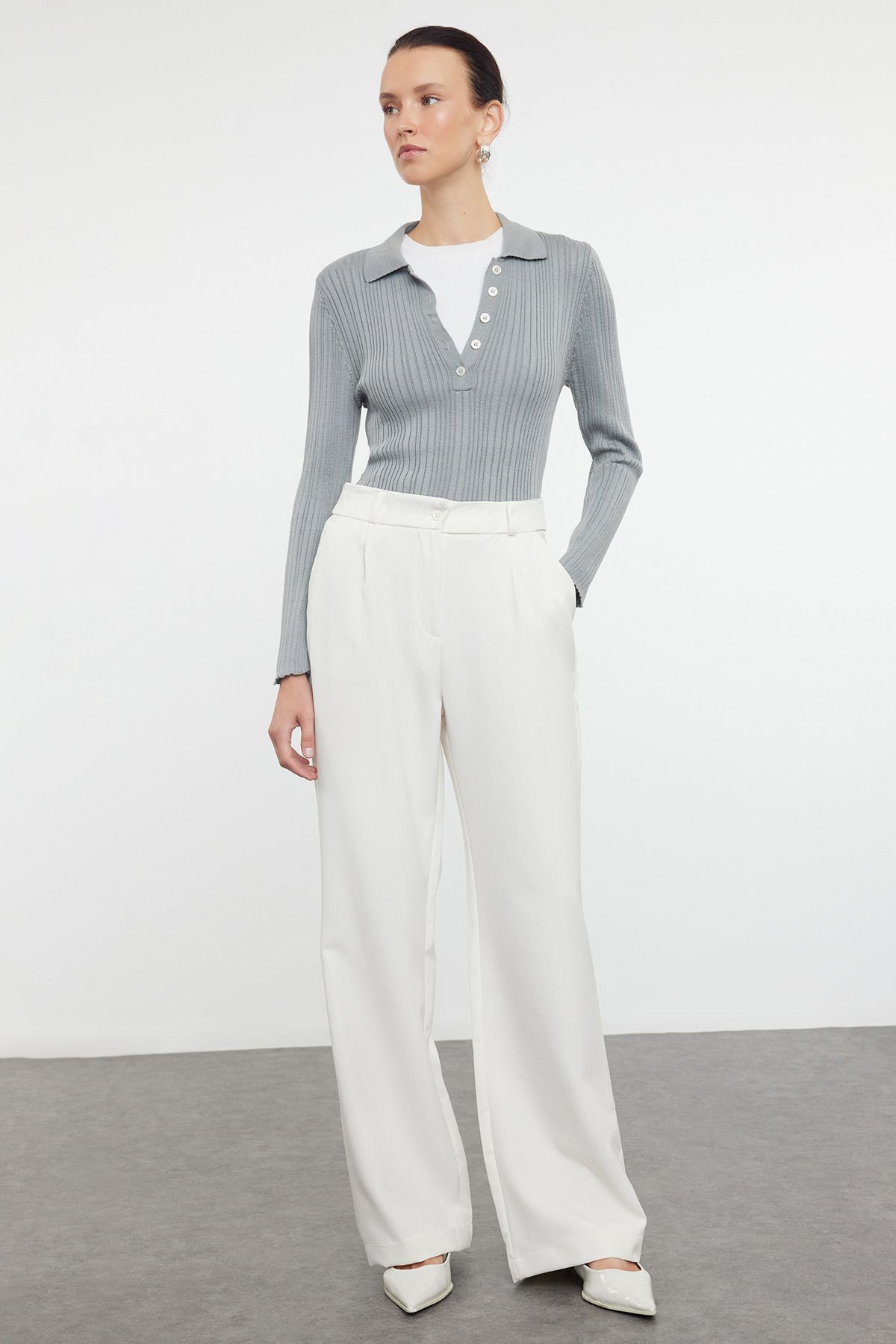 Trendyol Collection-Ecrufarbene, plissierte Hose mit hoher Taille und weitem Bein – TWOAW21PL0076 6