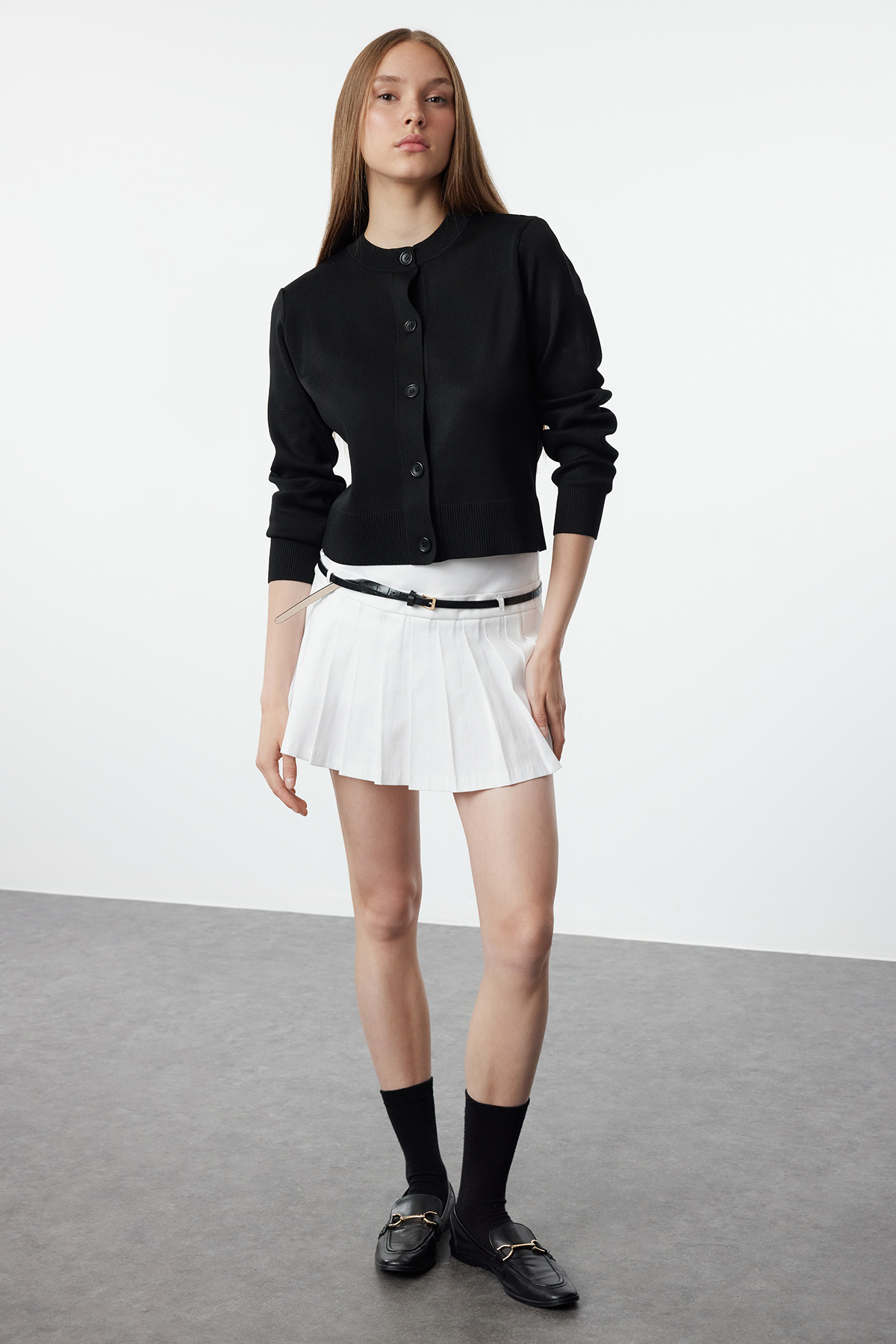 Trendyolmilla  Siyah Bisiklet Yaka Ceket Görünümlü Triko Hırka TWOAW25HI00051 - Görsel 2