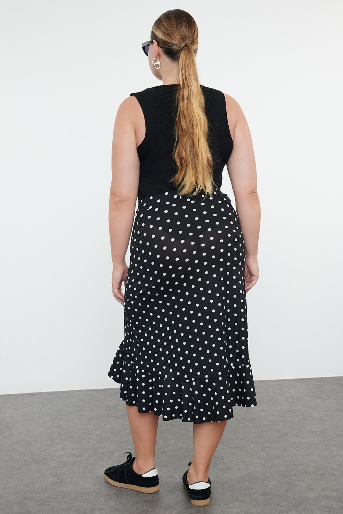 Trendyol Curve-Black Polka Dot Print A-Line Knitted Plus Size Skirt Tbbss22Et00001 5
