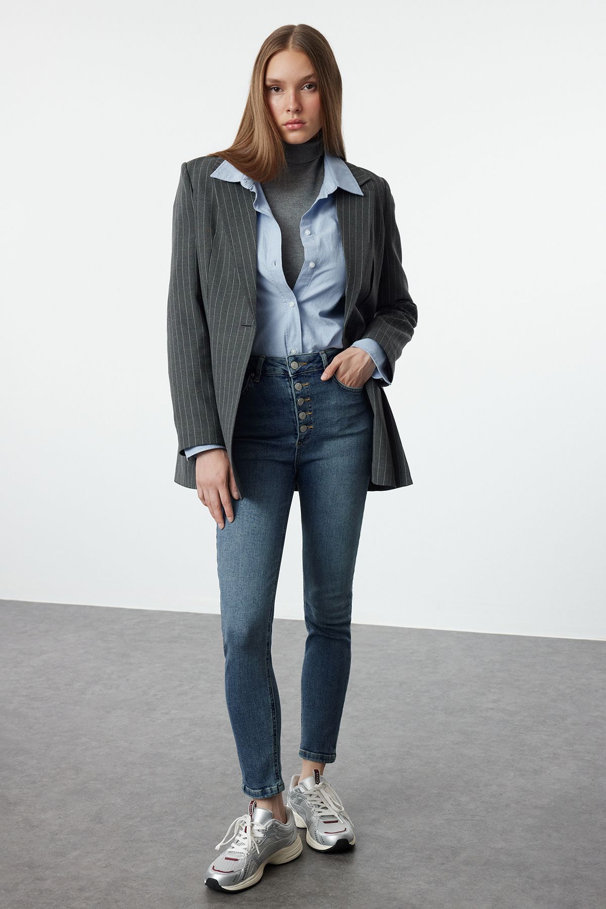 Trendyol Collection Sötétkék gombos elöl magas derekú vékony farmer TWOSS23JE00077