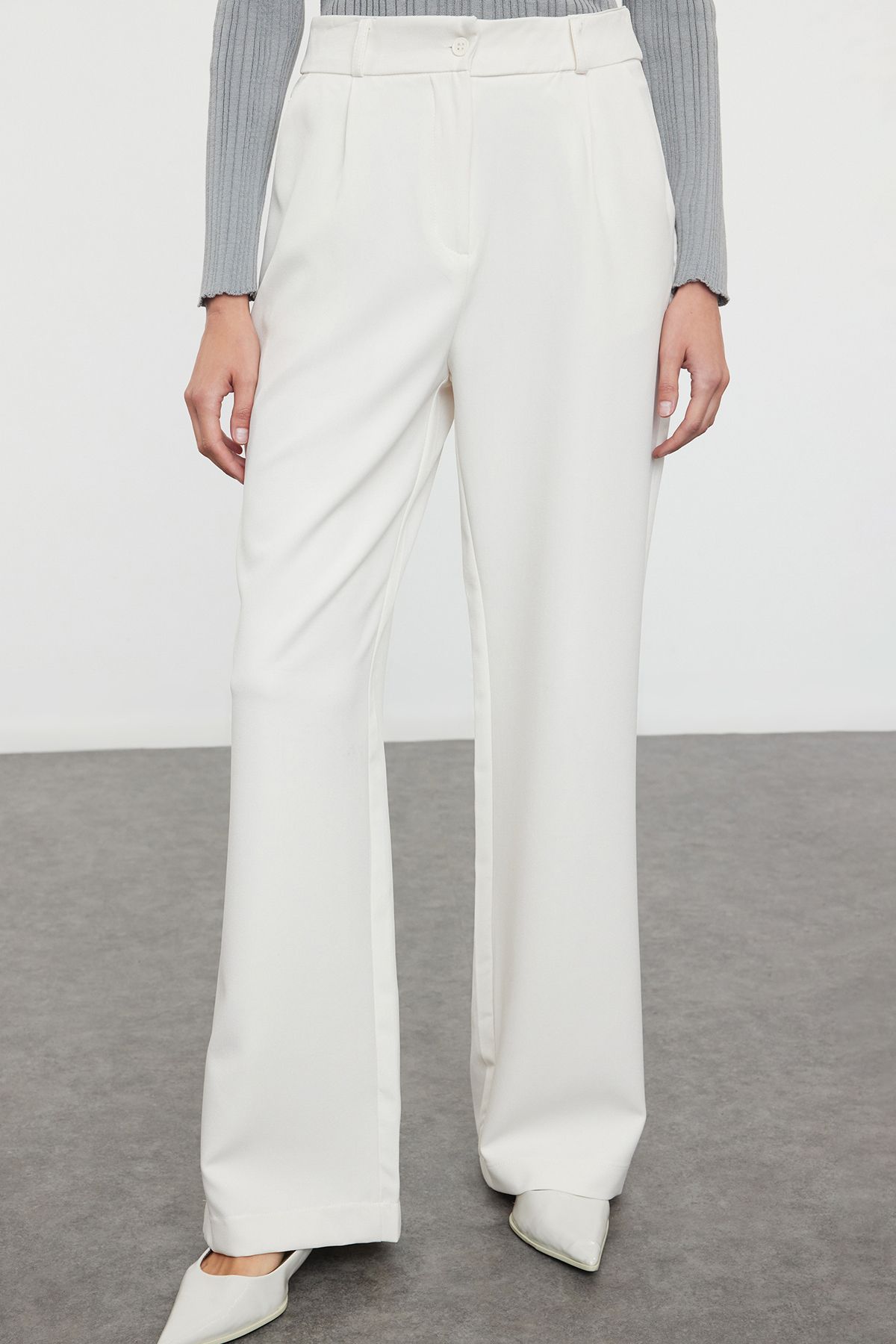 Trendyol Collection-Ecrufarbene, plissierte Hose mit hoher Taille und weitem Bein – TWOAW21PL0076 8
