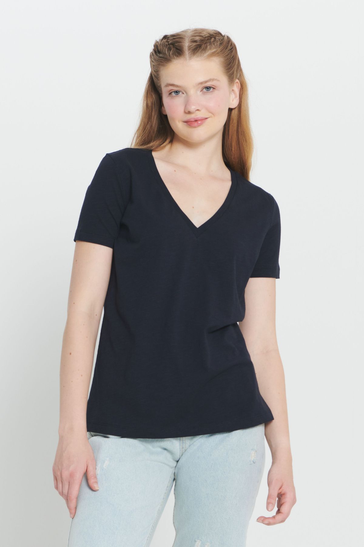AC&Co / Altınyıldız Classics Kadın Lacivert %100 Pamuk Standart Fit Normal Kesim V Yaka Basic Tişört