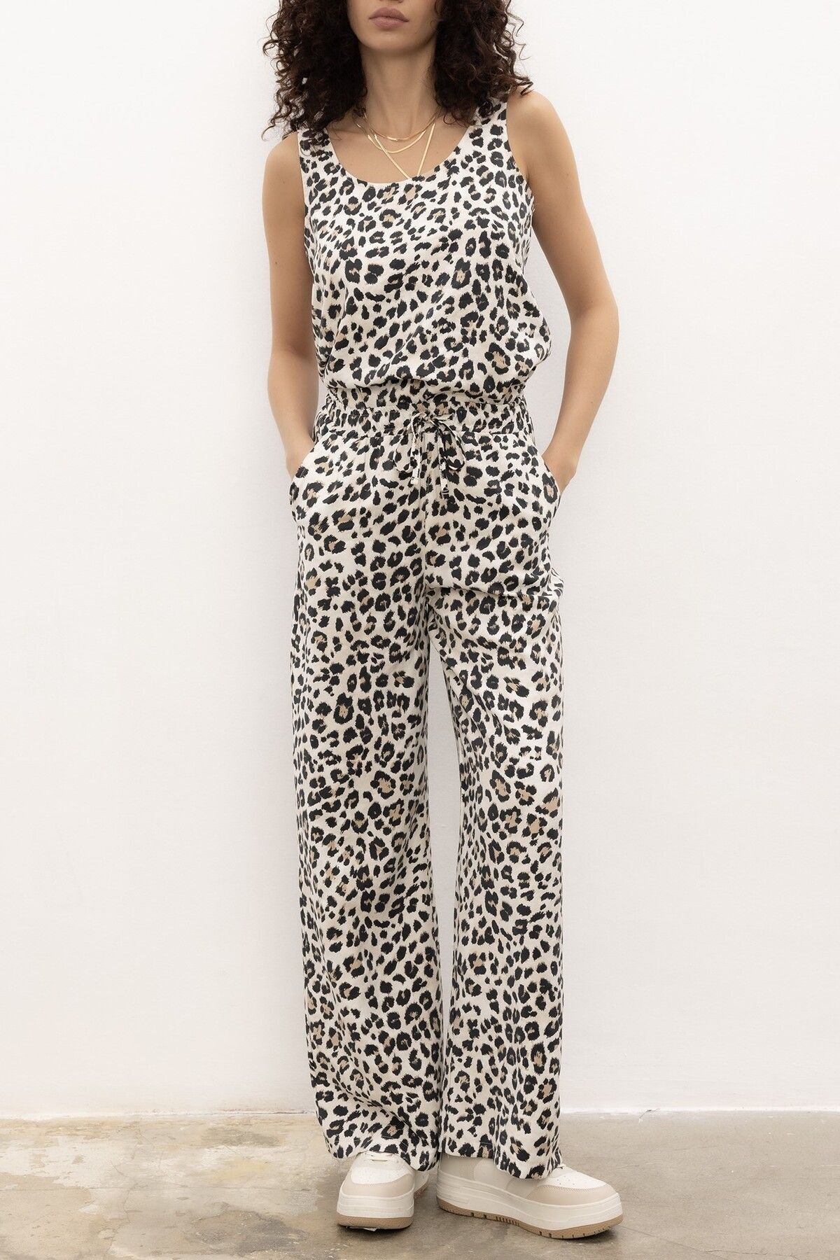 Hisleria-Pantaloni bej din bumbac cu model leopard - buzunare și detaliu cauciucat în talie 3