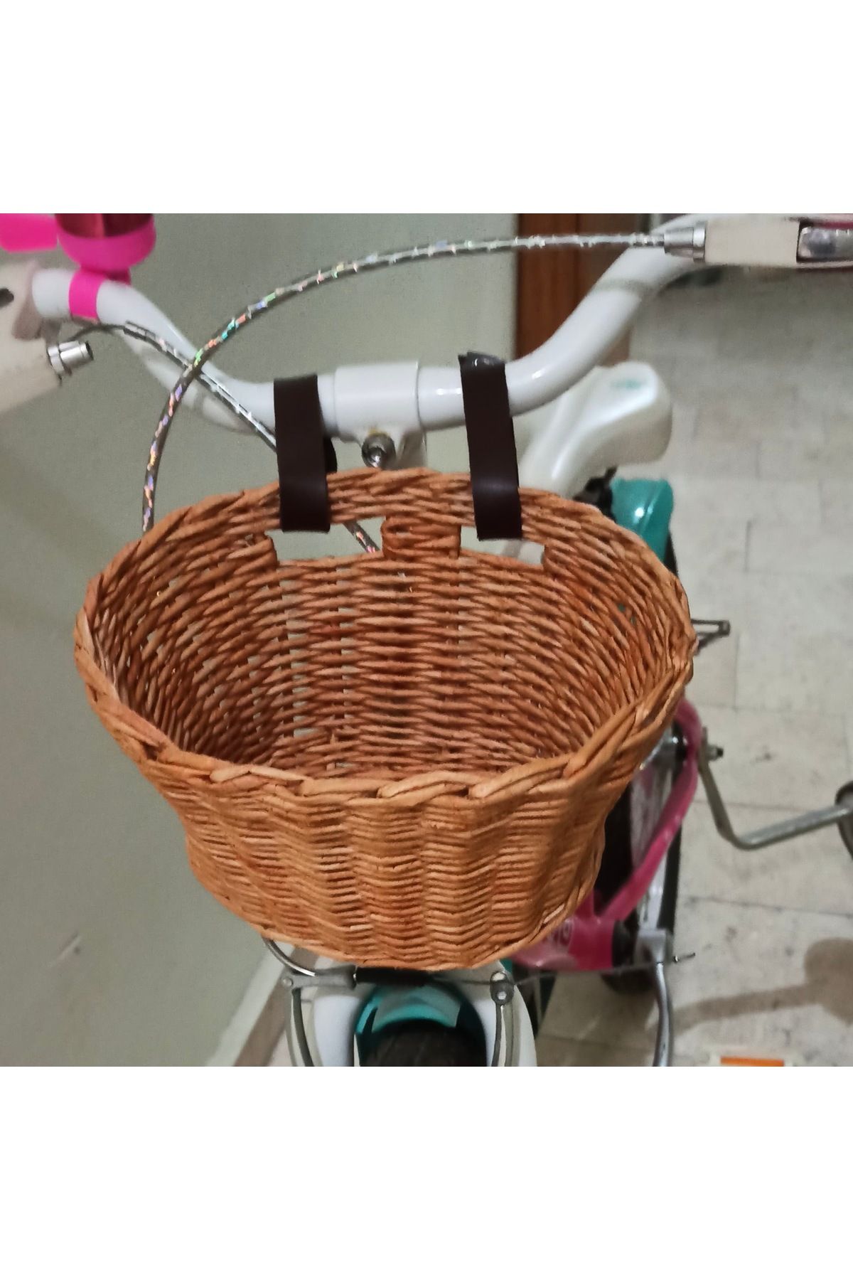 Wicker bike basket with bracket outlet