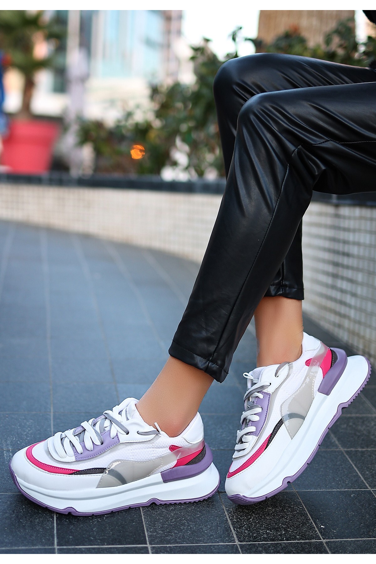 Aleh Beyaz Cilt Lila Detaylı Spor Ayakkabı
