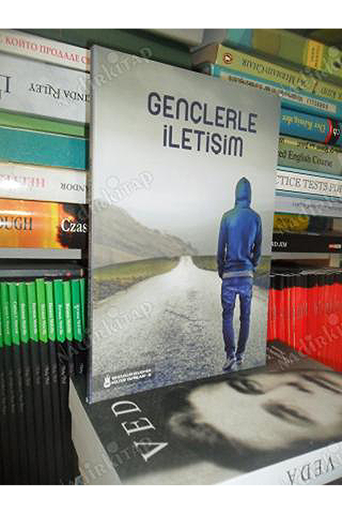 Literatürk Academia GENÇLERLE İLETİŞİM