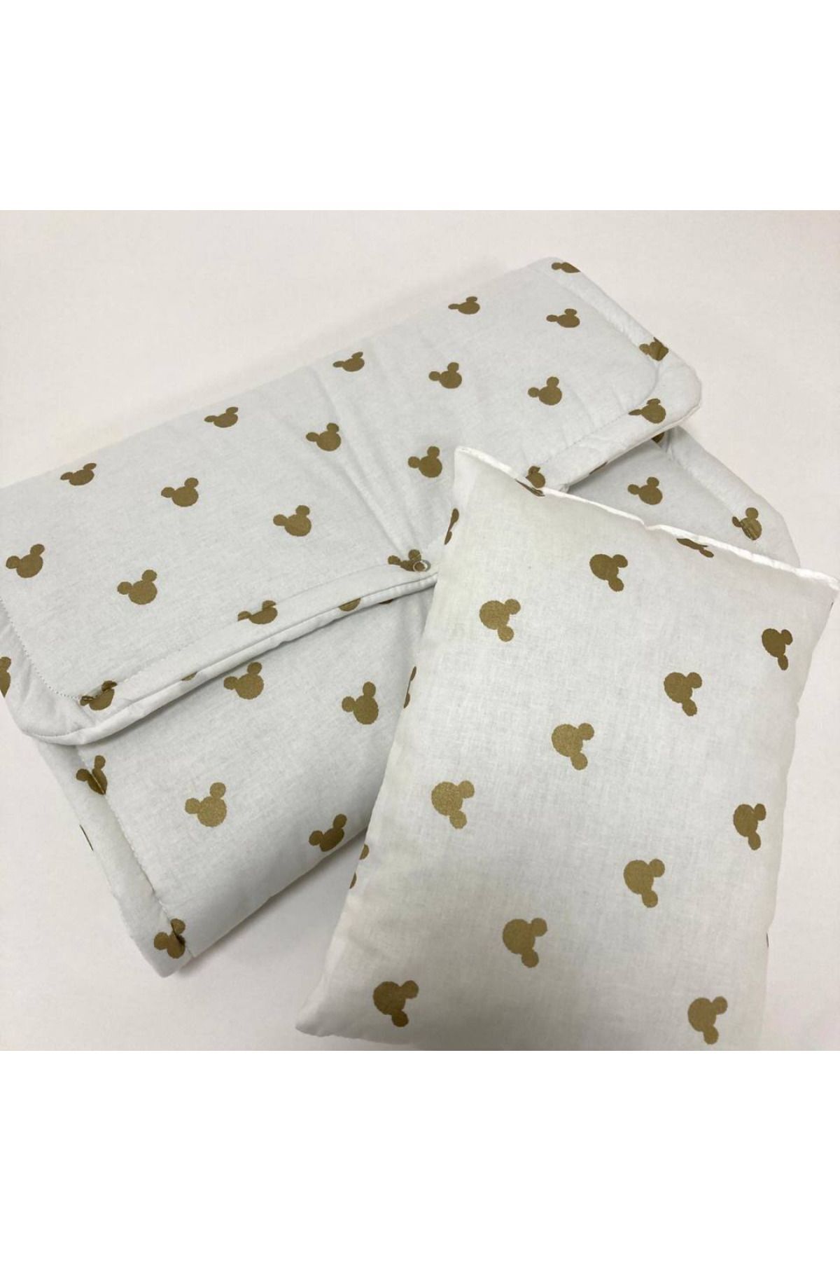 Masallar Diyarı Altın Simli Desenli Bebek Alt Açma Minderi